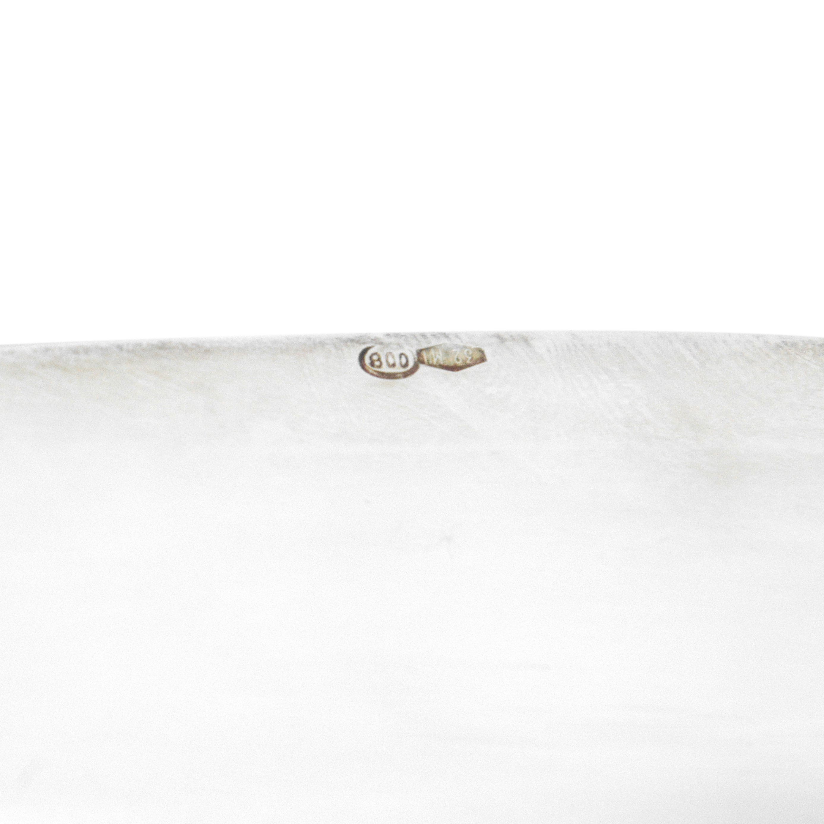 Vassoio quadrato con bordo smerlato in argento 800