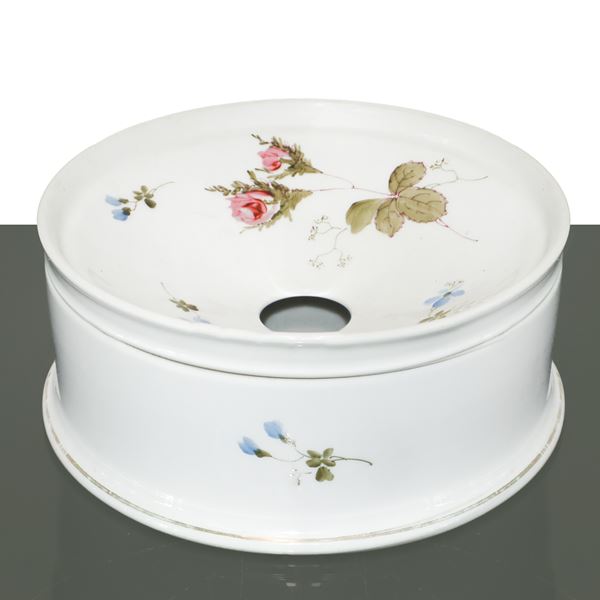 Richard Ginori - Porcelain spittoon with floral decorations