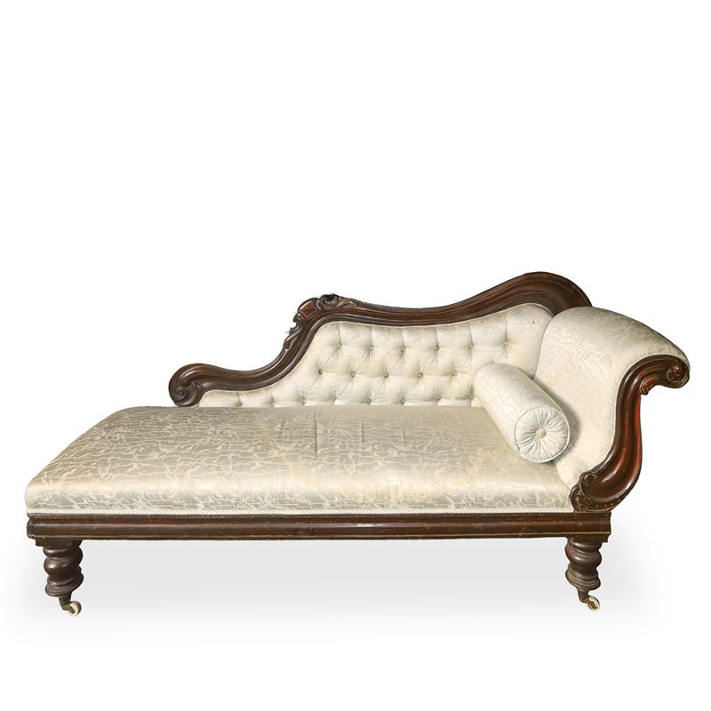 Dormeuse con tappezzeria damascata bianca