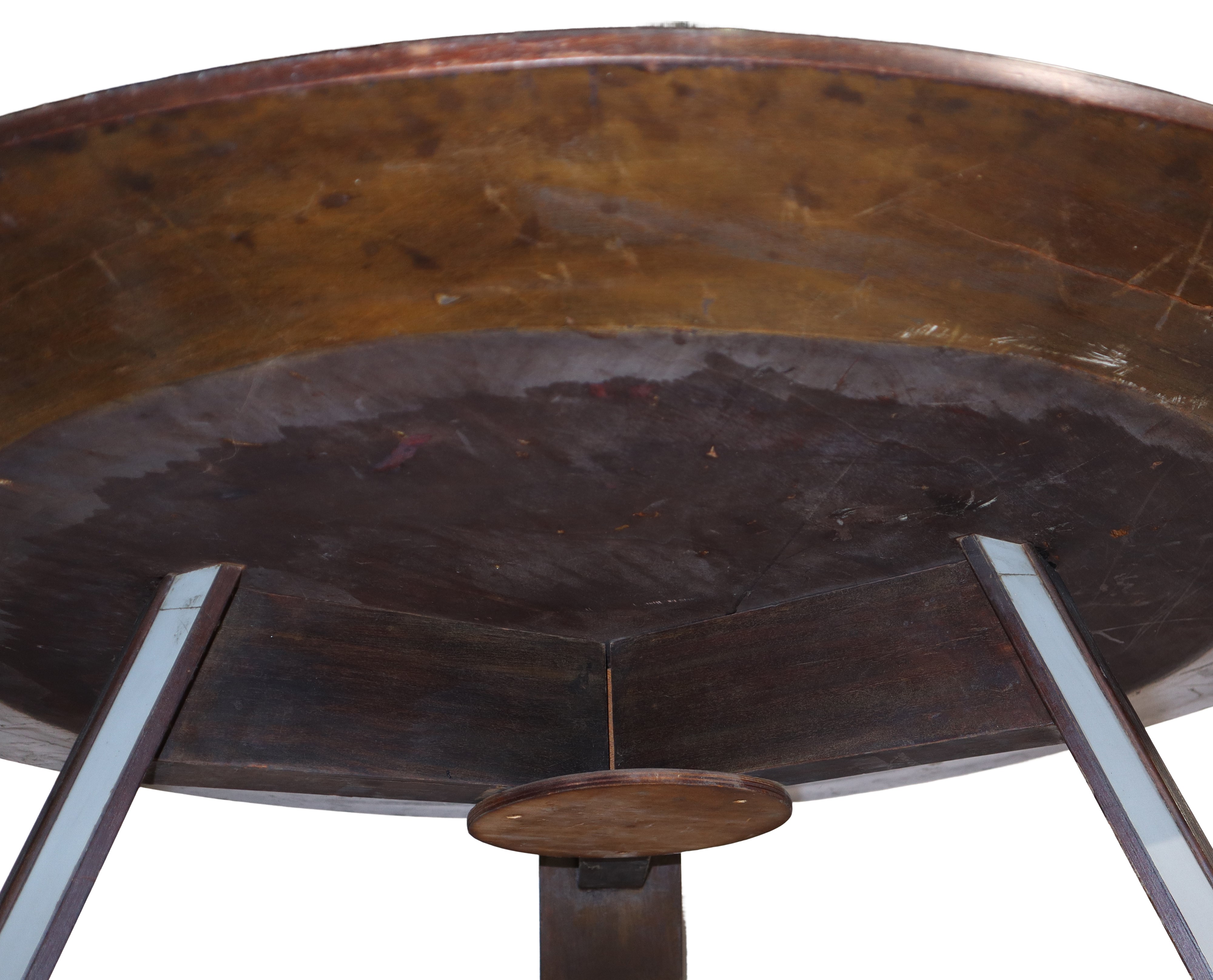 Tavolo rotondo bianco piede a tre razze