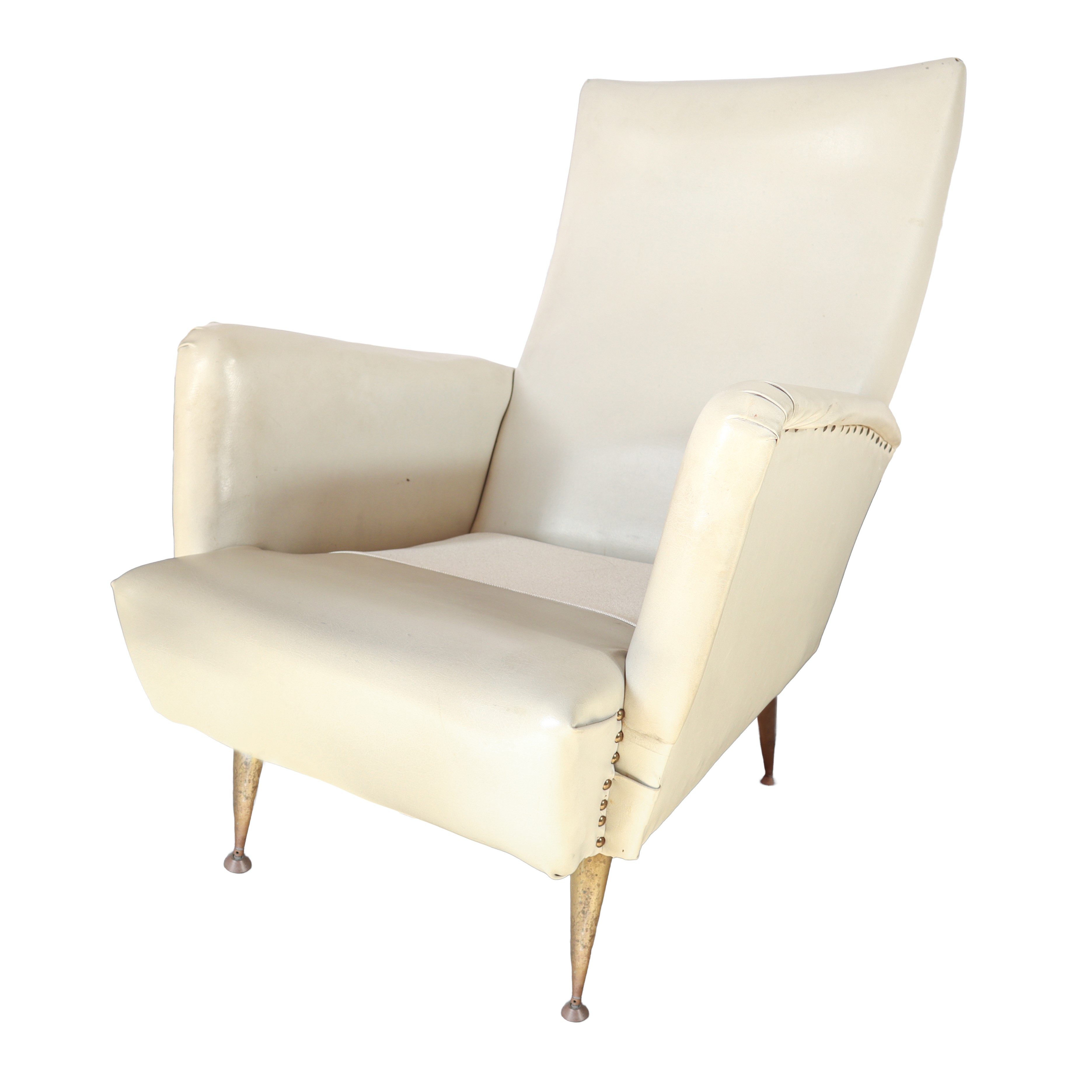 Poltrona in similpelle bianca con poggiapiedi