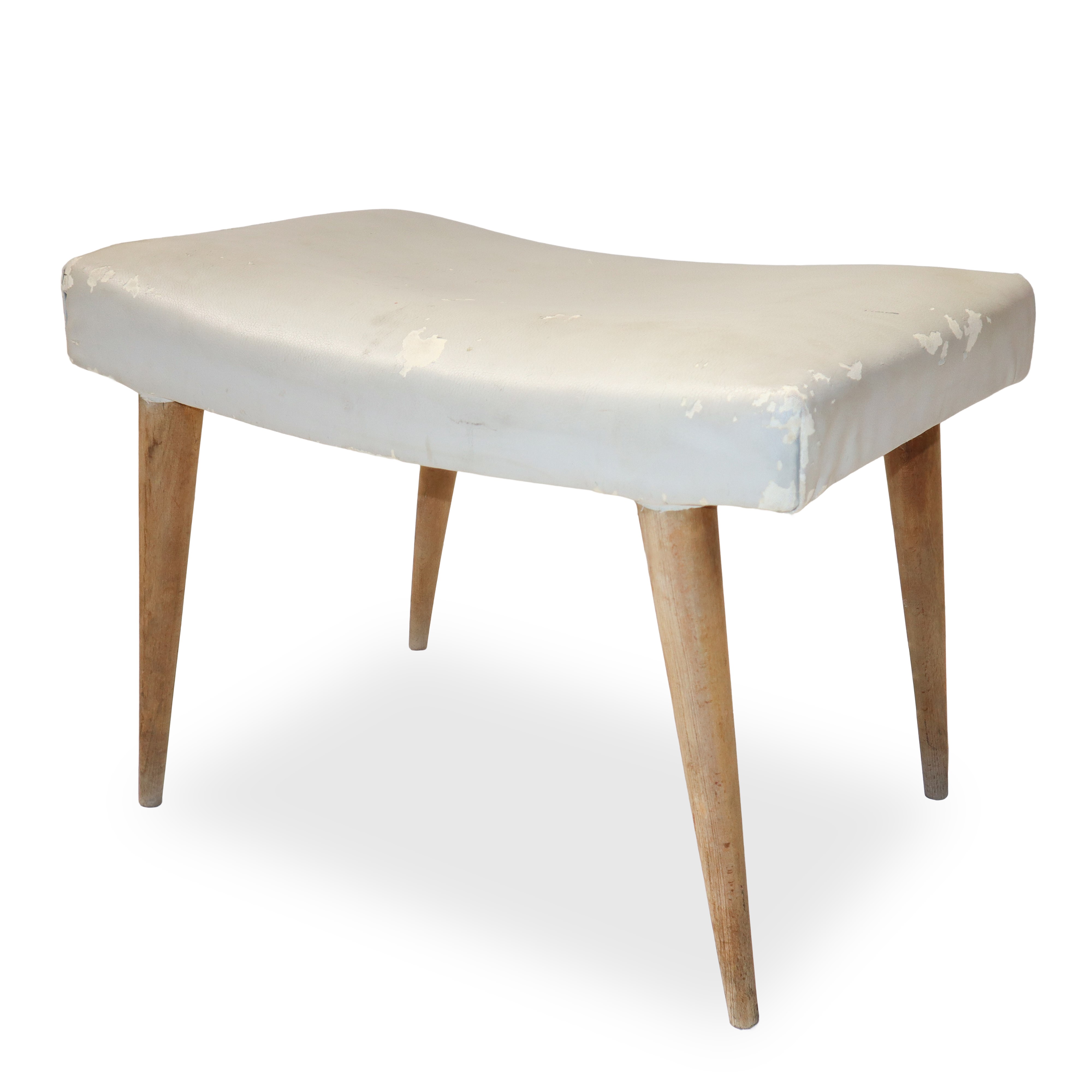 Poltrona in similpelle bianca con poggiapiedi