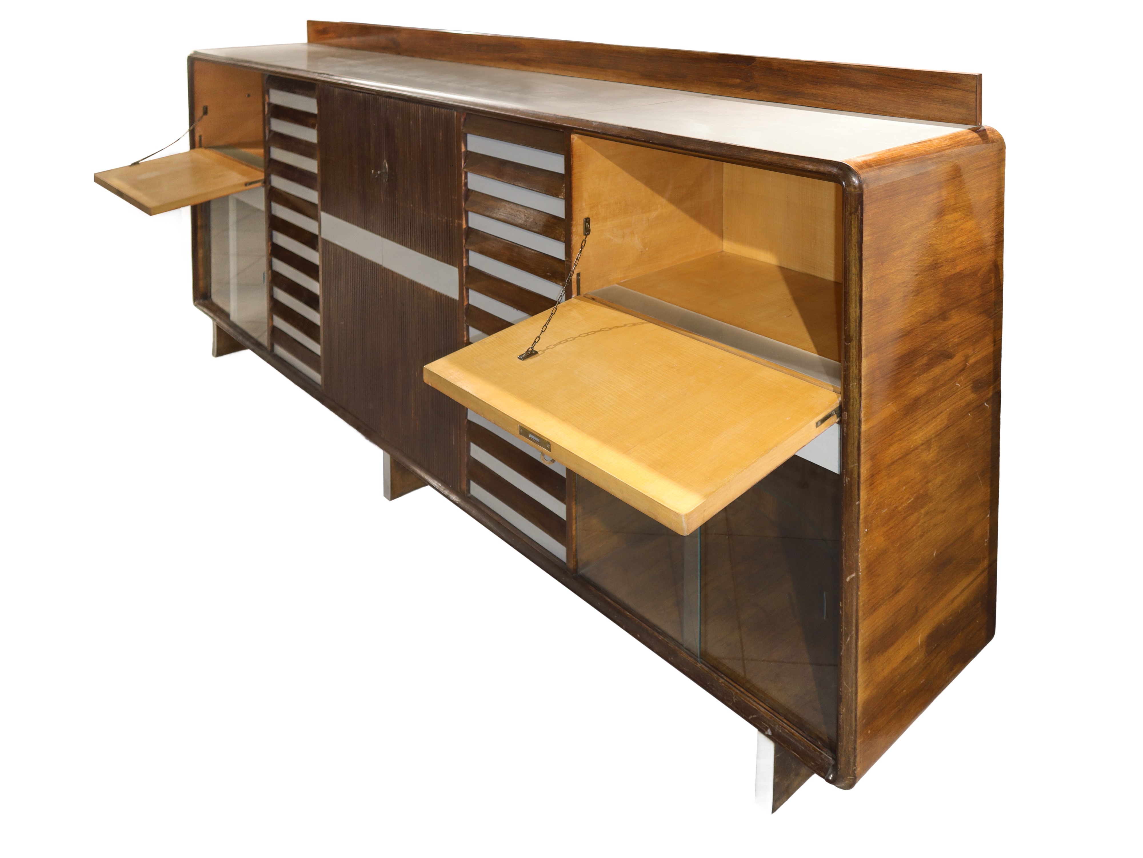 Sideboard con sportelli scanalati e sportelli a vetri con pannelli dipinti e firmati G.Crestani