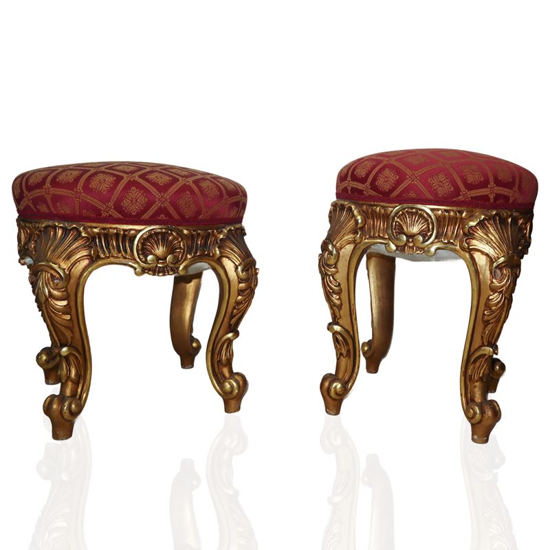 Coppia di sgabelli, legno dorato con tappezzeria rossa e dorata, inizi XX secolo