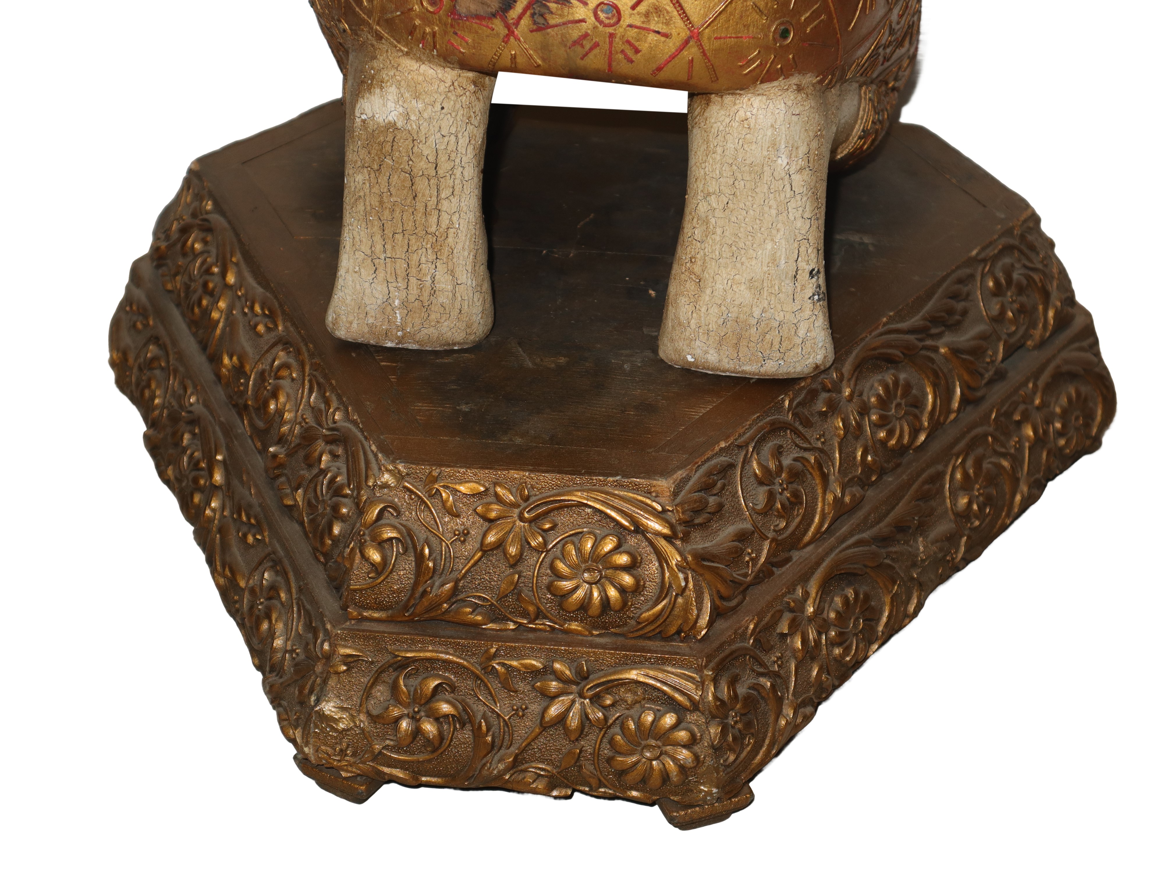 Guerriero Thailandese, Scultura in Legno Dorato e Laccatocon Base Dorata