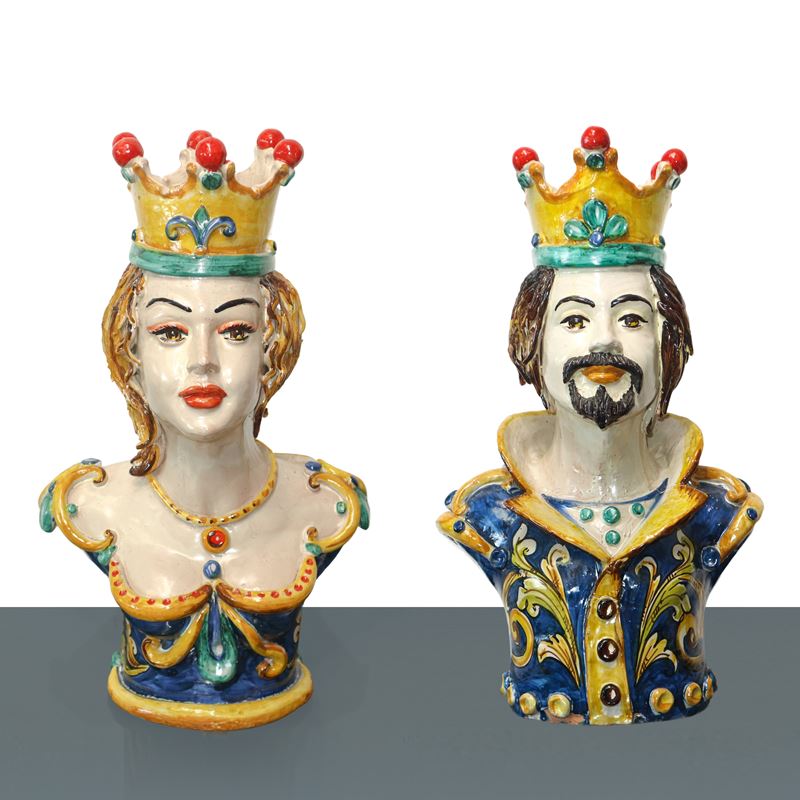 Busti in terracotta re e regina in maiolica invetriata e dipinta policroma