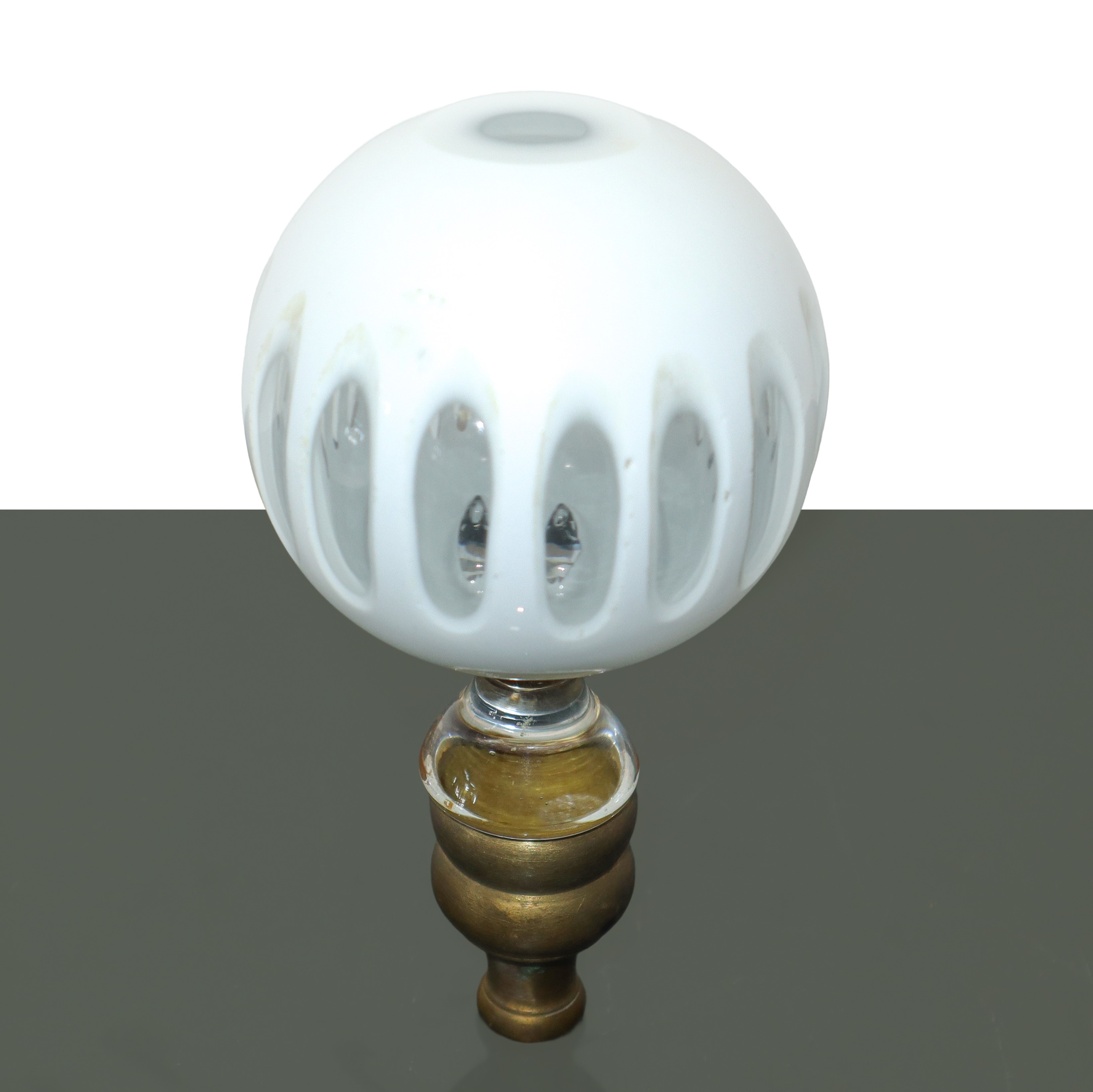 Coppia di Pomoli in Vetro Bianco e Ottone