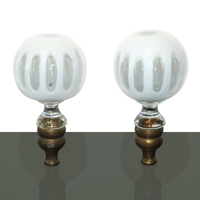 Coppia di Pomoli in Vetro Bianco e Ottone