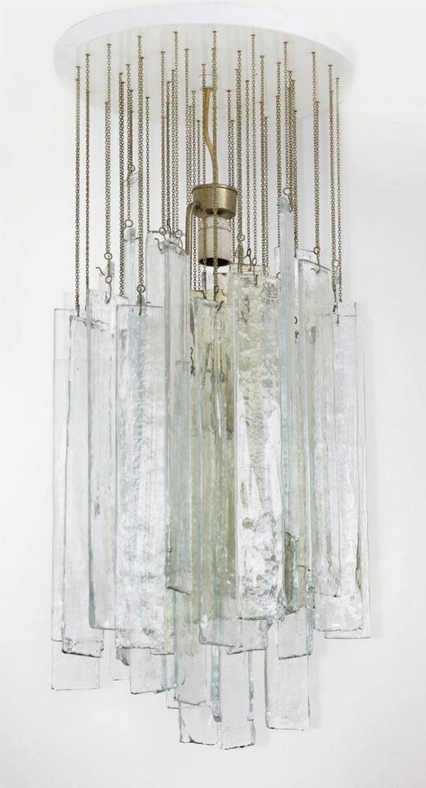 Mazzega, anni '60. Lampadario in vetro e catena ottone.
H 100 cm, Diametro 40 cm.