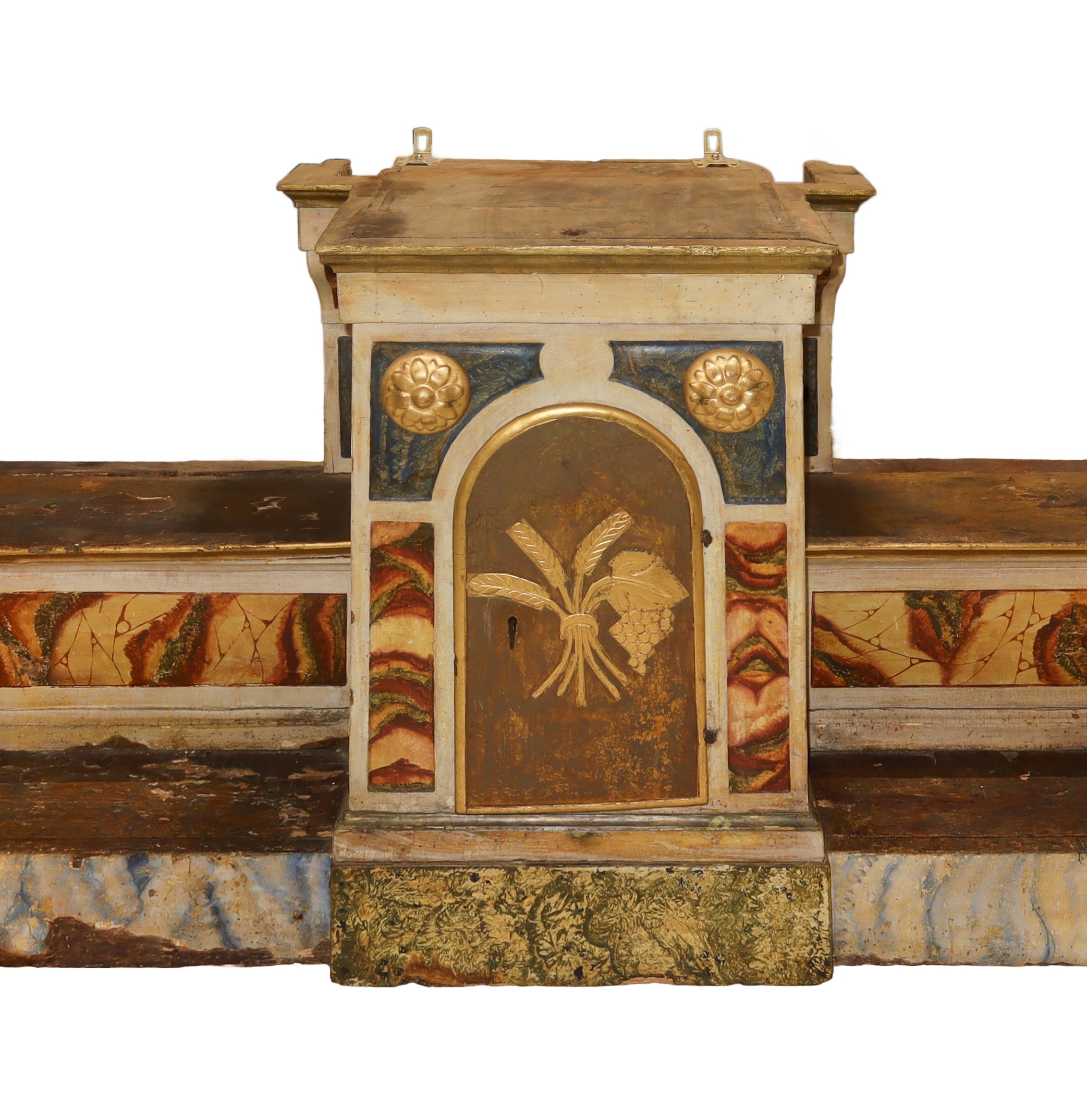 Sicilia, Tabernacolo con base laccata e porta in legno dorata con foglia (XVIII secolo)