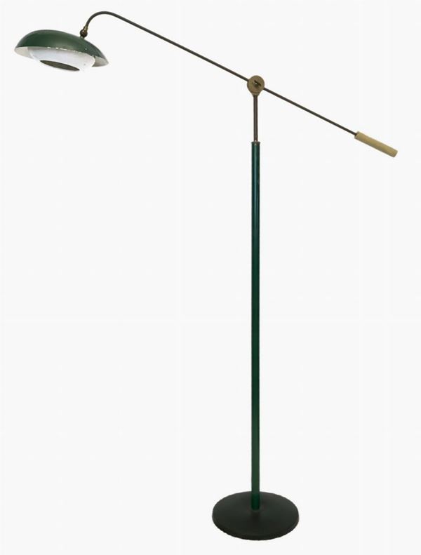 Lumi Milano, su disegno  Oscar Torlasco. Piantana in alluminio laccato e ottone, base in metallo laccato. Segni di uso.   Cm 180x30