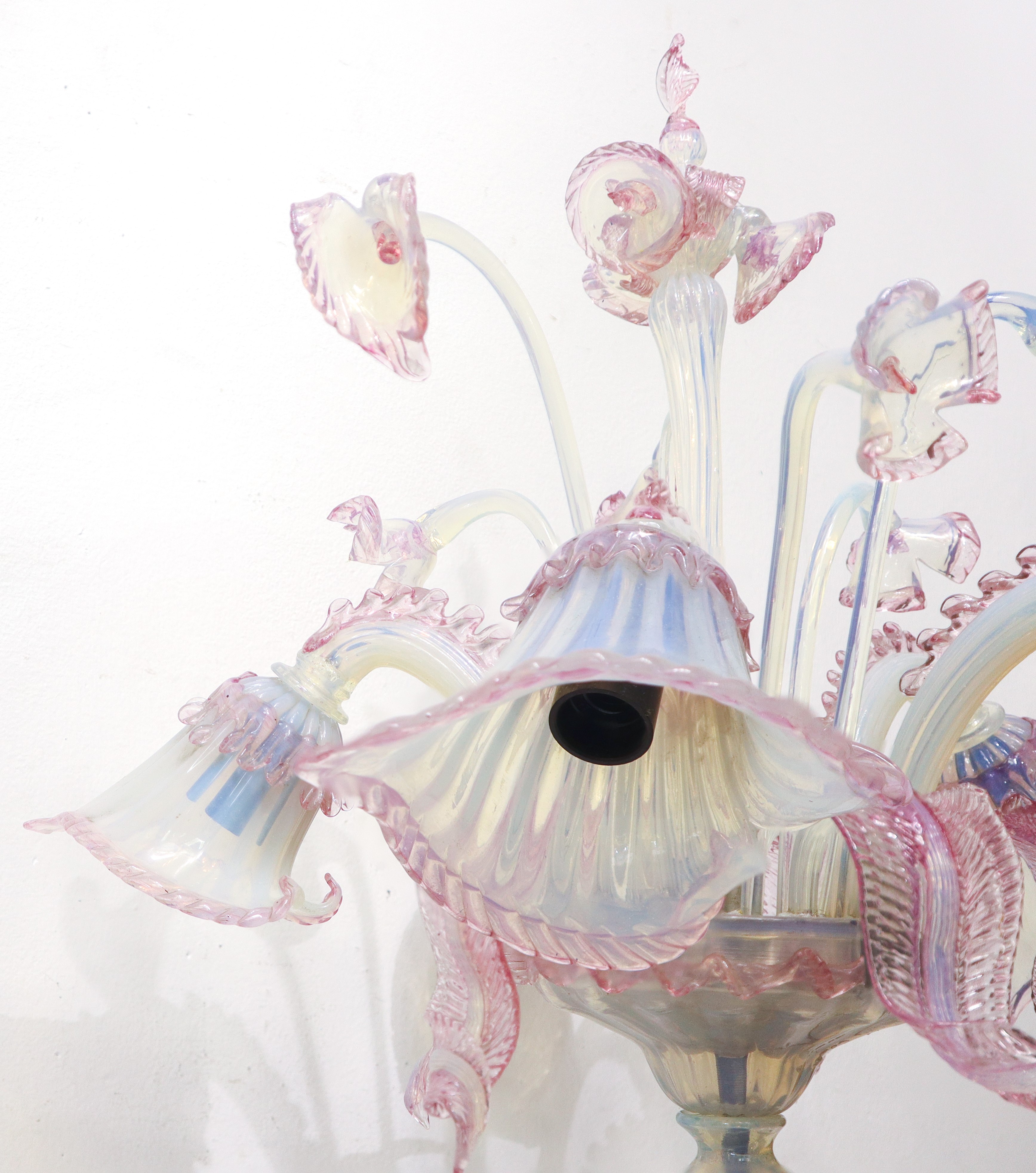 Flambeau in vetro di Murano, toni rosa e lilla, XIX/XX secolo