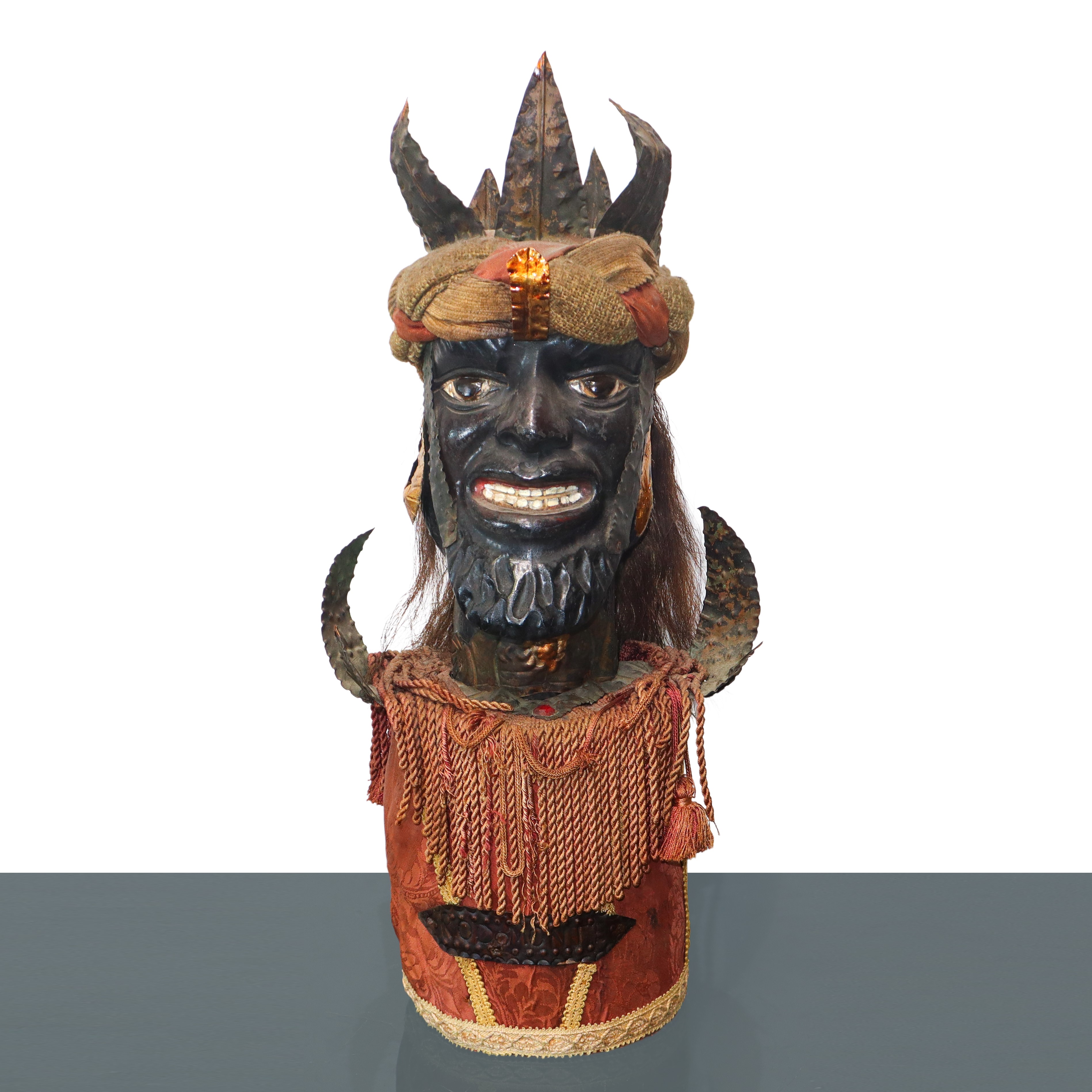 Coppia di teste di pupi siciliani con base