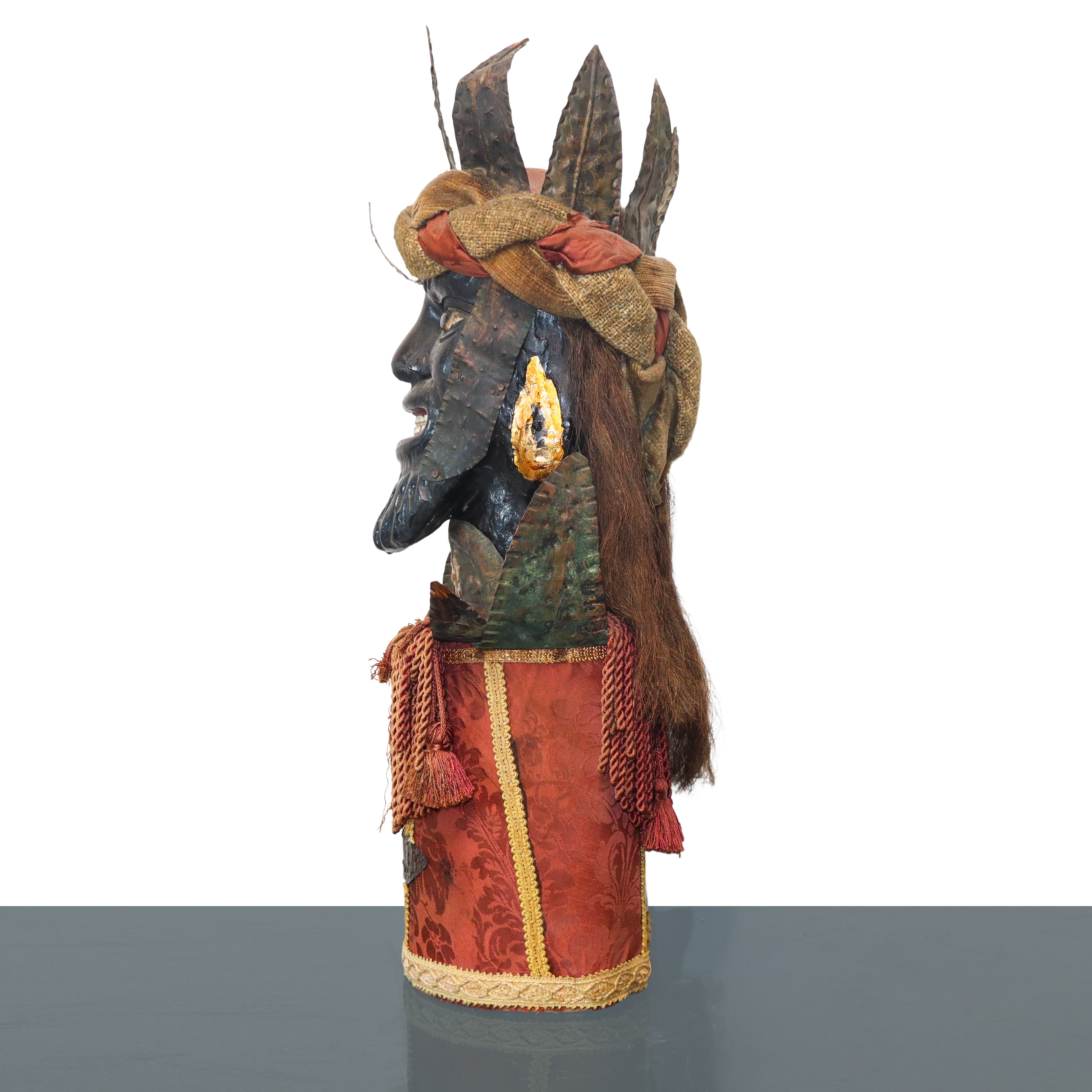 Coppia di teste di pupi siciliani con base