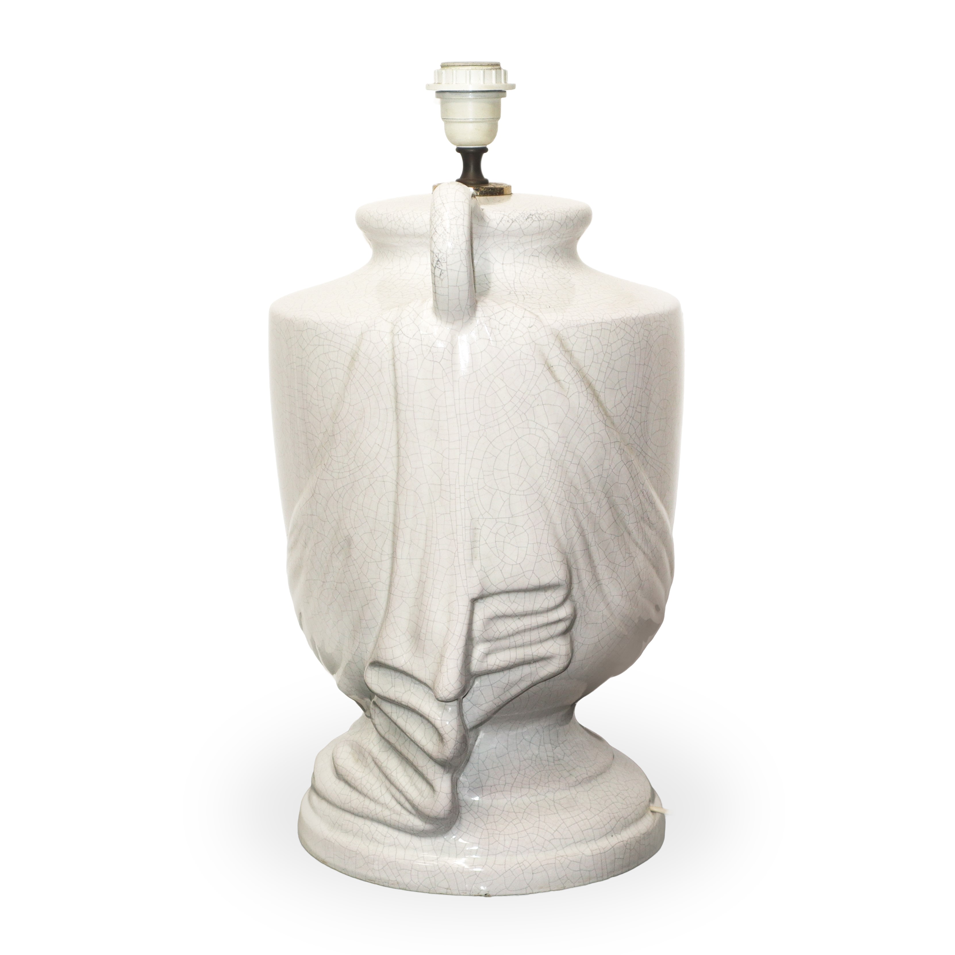 Lampada da tavolo con base in ceramica bianca biansata