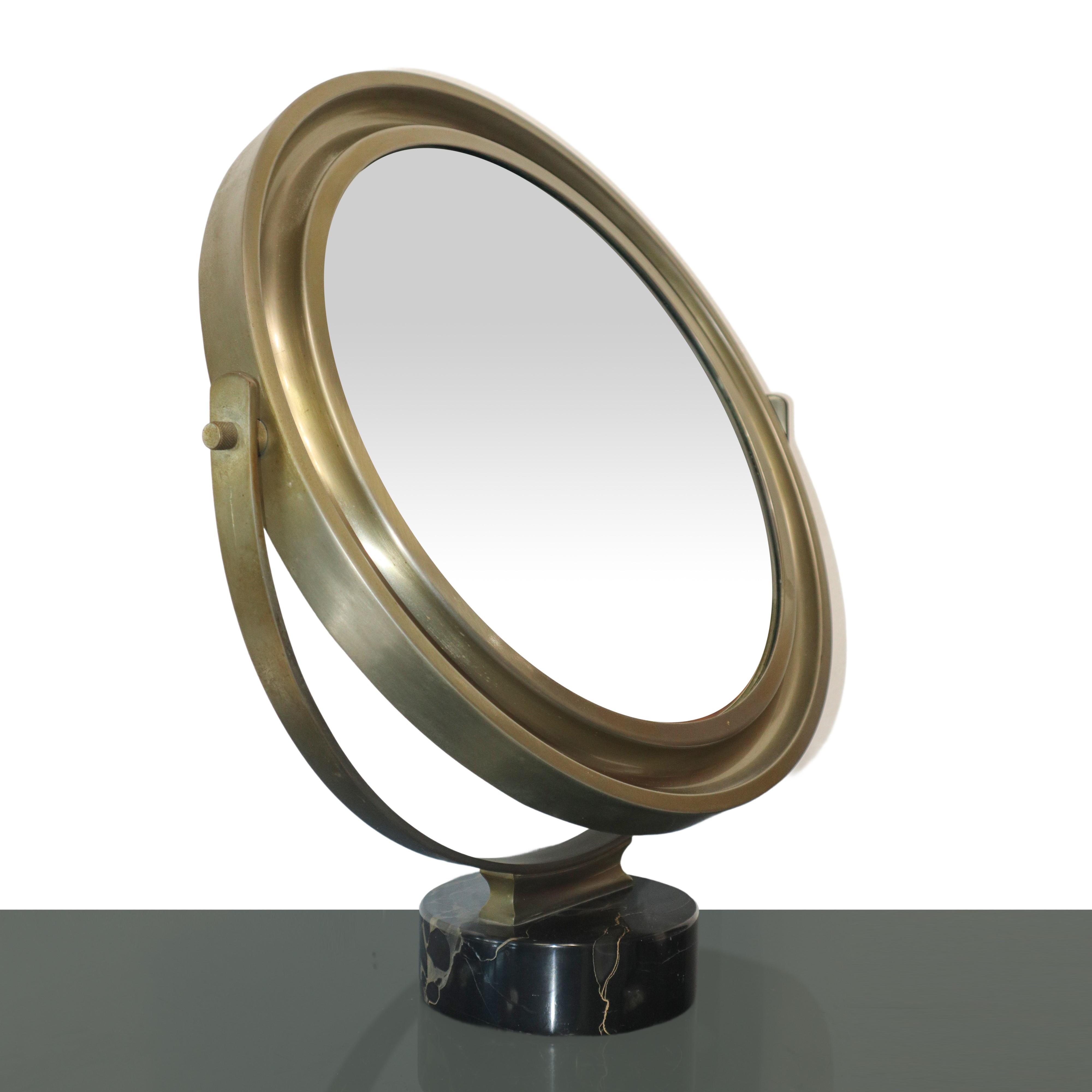 Specchio da tavolo 'Narciso' in metallo argentato con base in marmo