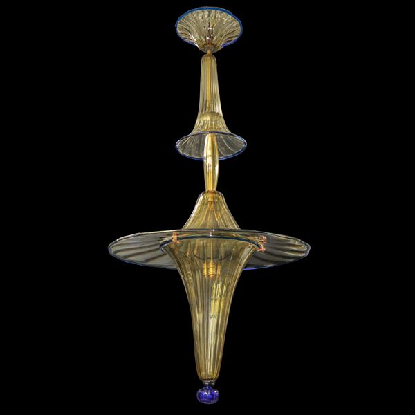 Straw-colored Murano glass chandelier with blue trim