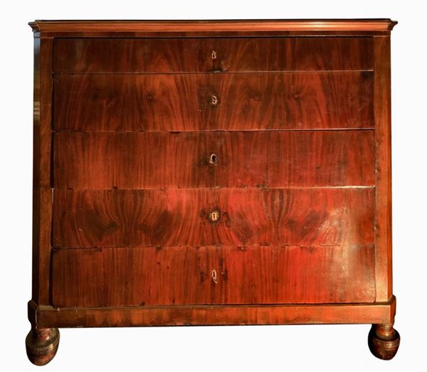 Chest of drawers in mahogany feather with five drawers. Sicily, XIX century. H 126 cm. 135 cm length. Depth & agrave 45 cm.