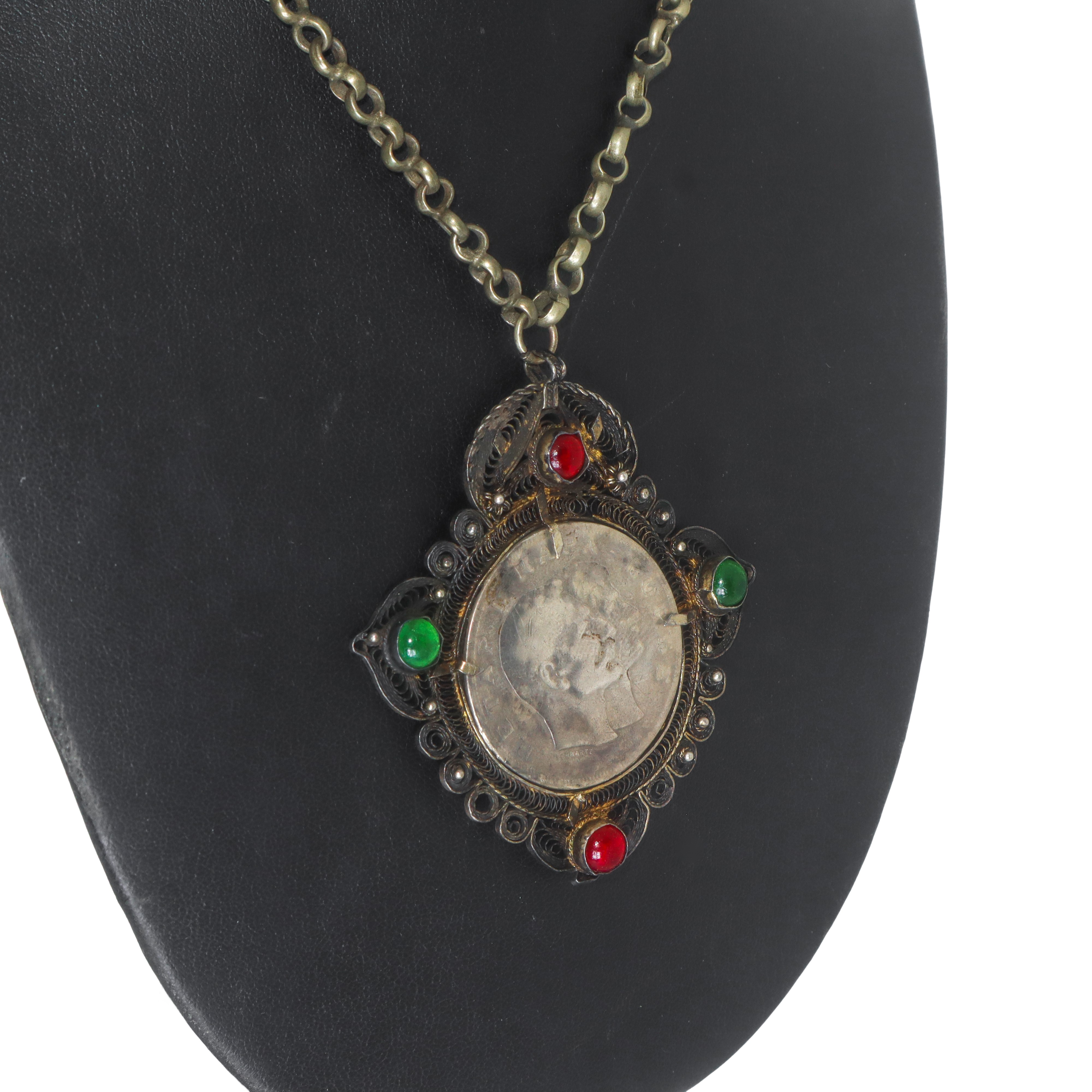 Collana in argento con medaglione commemorativo 1801-1901 in filigrana