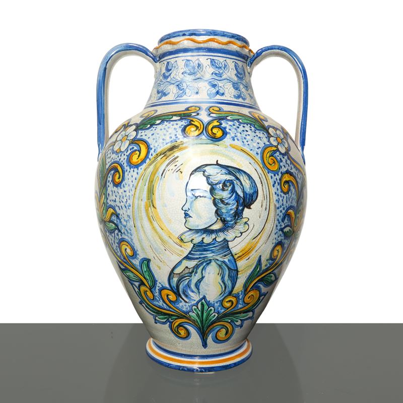 Difra Ceramiche di Bartolomeo Frazzetta - Vaso biansato in maiolica con decorazioni floreali e vo...