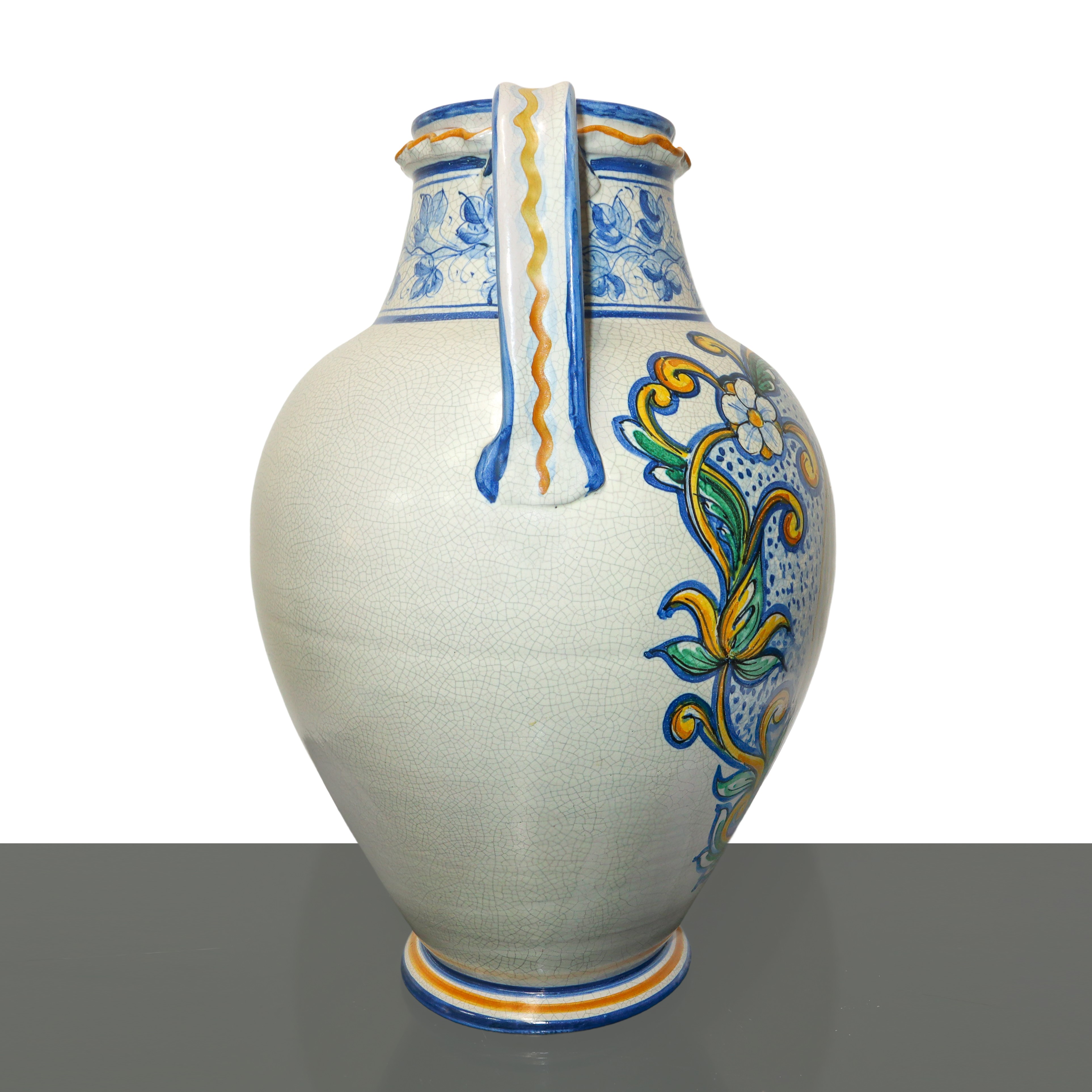Difra Ceramiche di Bartolomeo Frazzetta - Vaso biansato in maiolica con decorazioni floreali e vo...