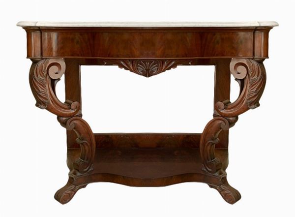 Mahogany wood console, Luigi Filippo. Nineteenth century. Marble on the floor.
H 98 cm, 125 cm length, depth 65 cm