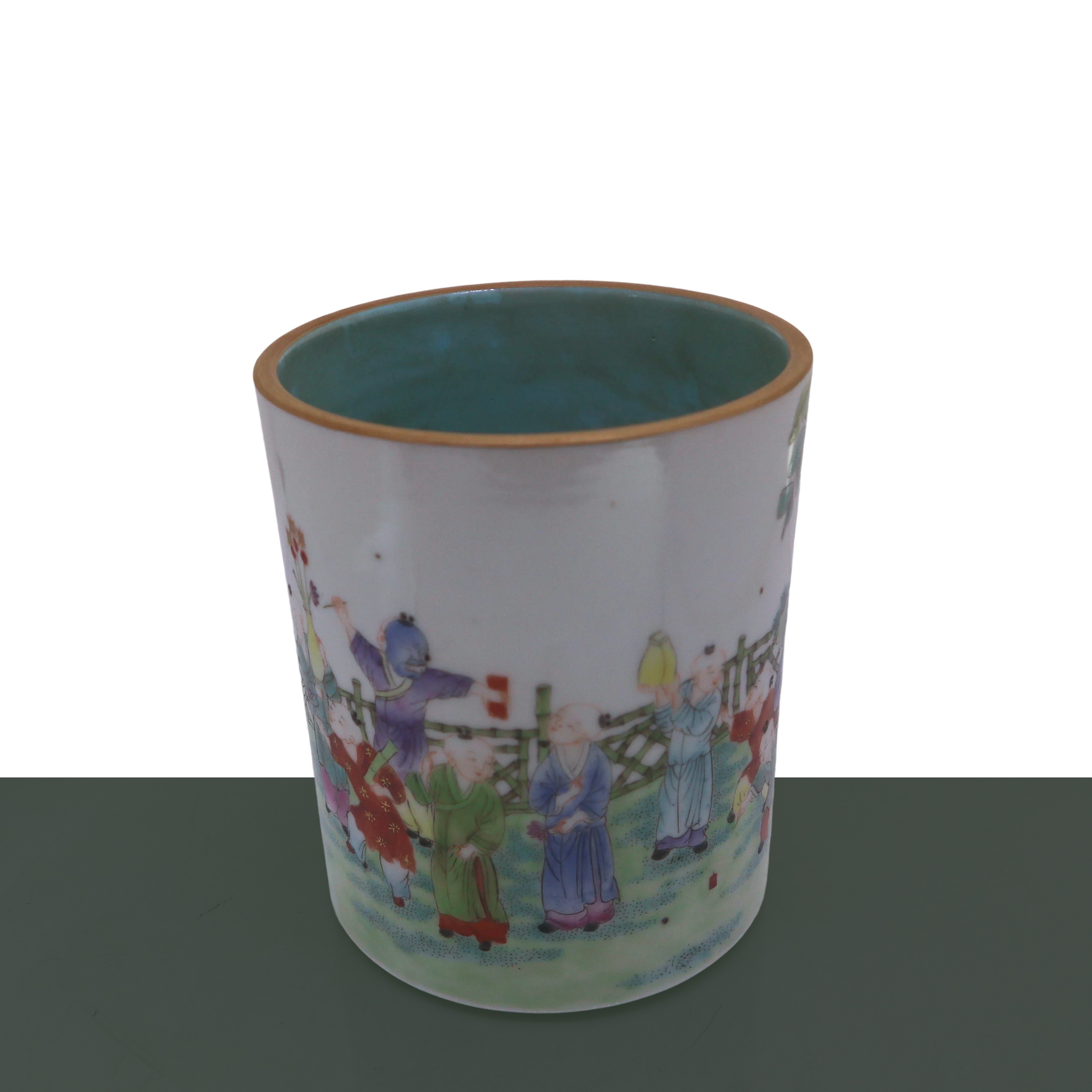 Portapenne raffigurante bambini che giocano