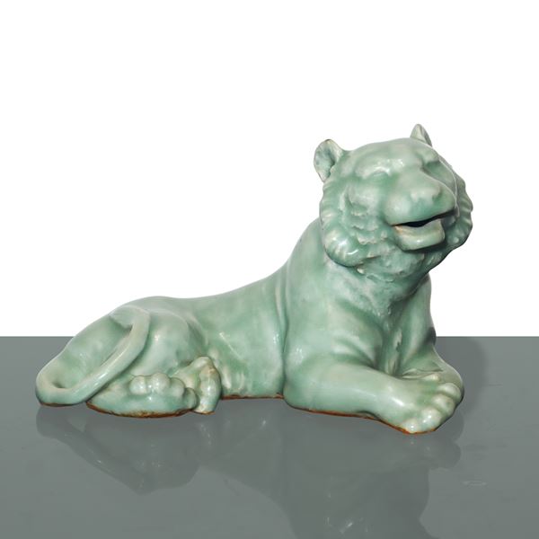 Tigre in porcellana Longquan, nei toni del verde