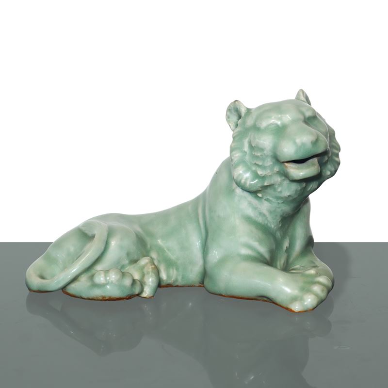 Tigre in Porcellana Longquan, nei Toni del Verde