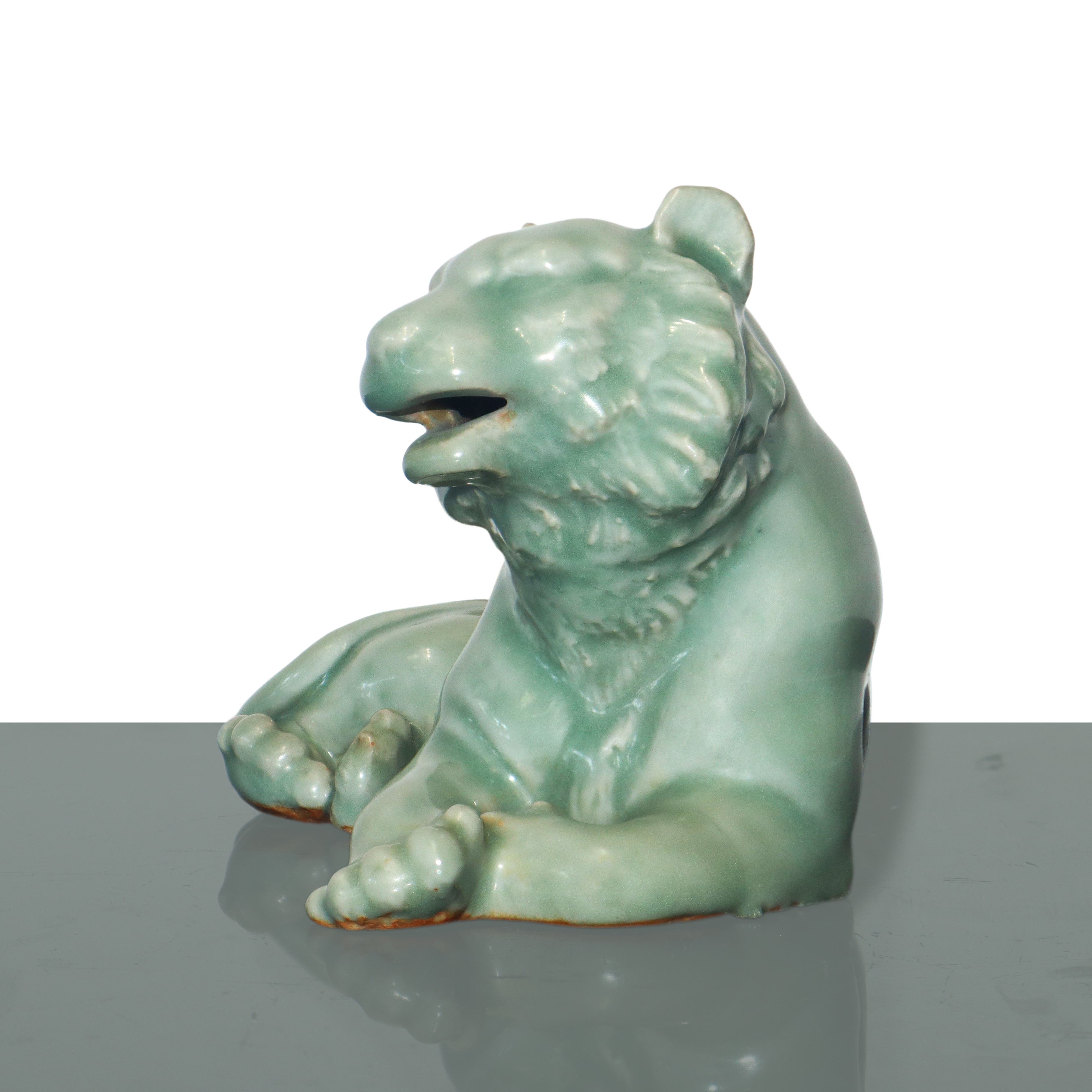 Tigre in Porcellana Longquan, nei Toni del Verde