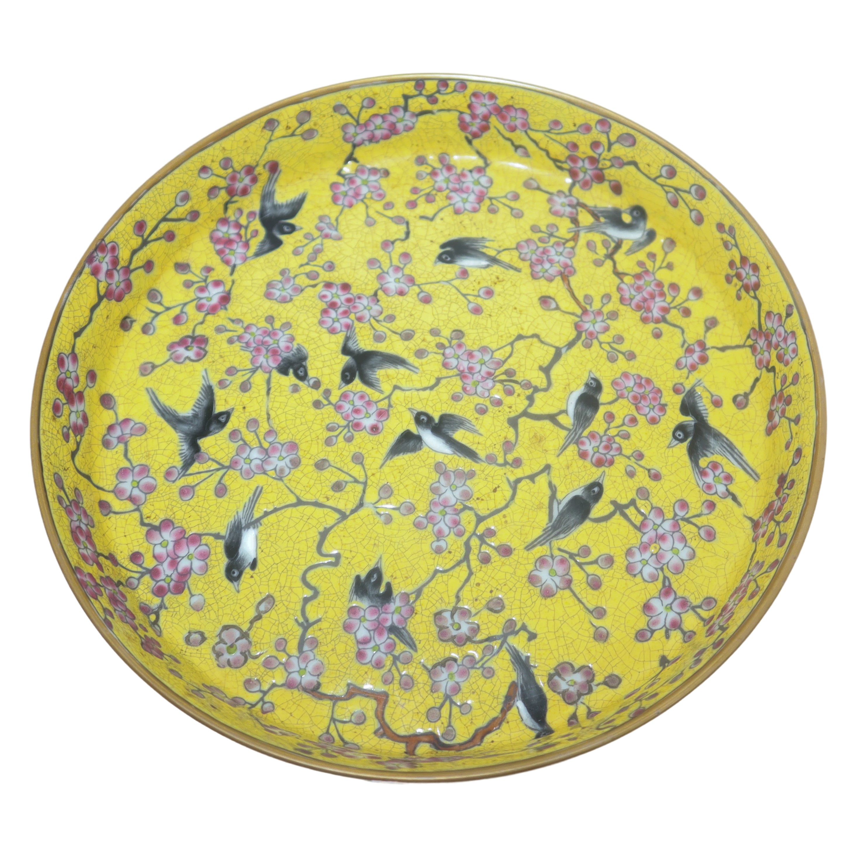 Ciotola gialla con decori di rondini in smalti cloisonnet