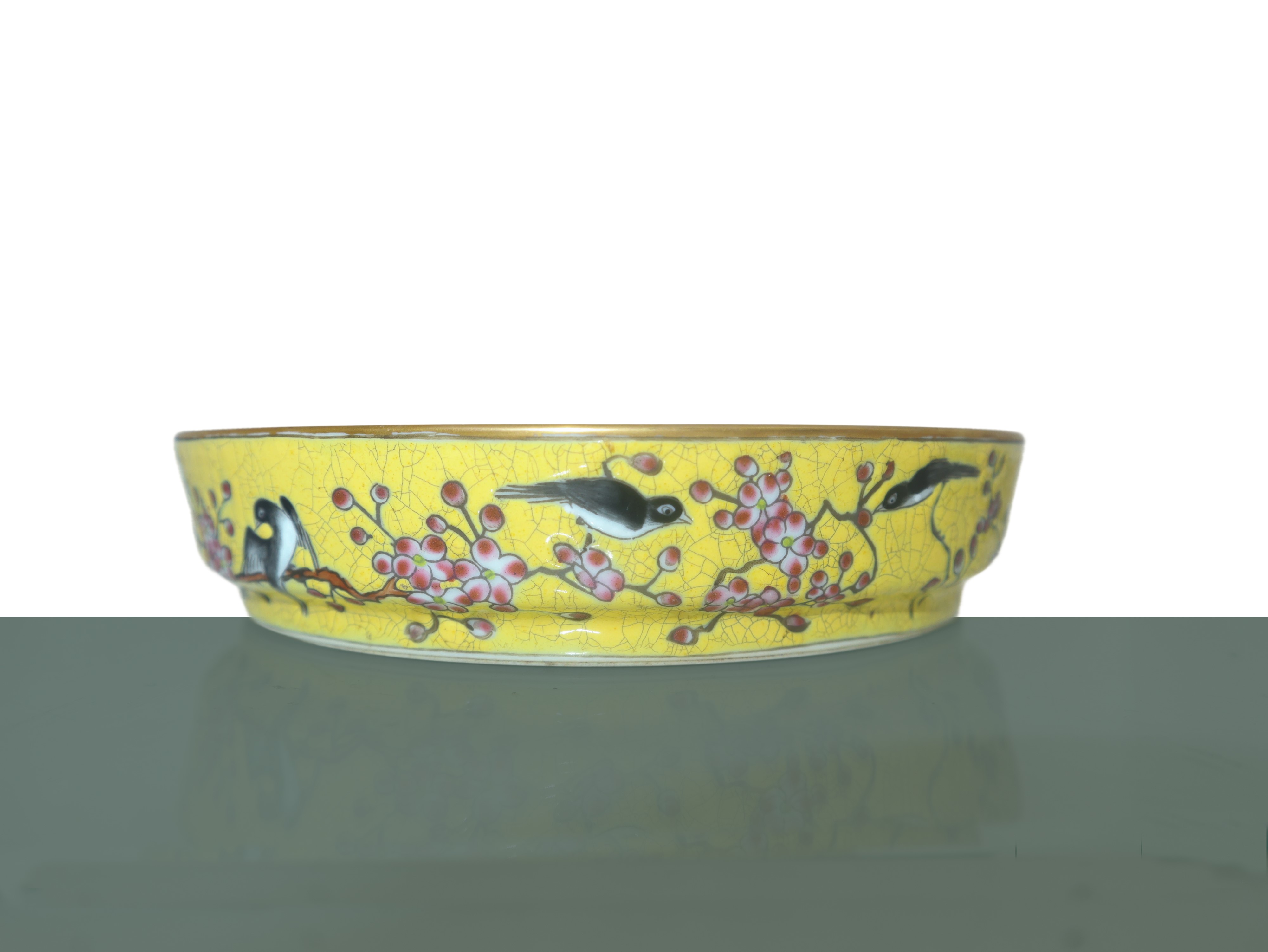 Ciotola gialla con decori di rondini in smalti cloisonnet