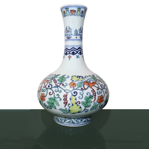 Vaso cinese in porcellana Doucai
