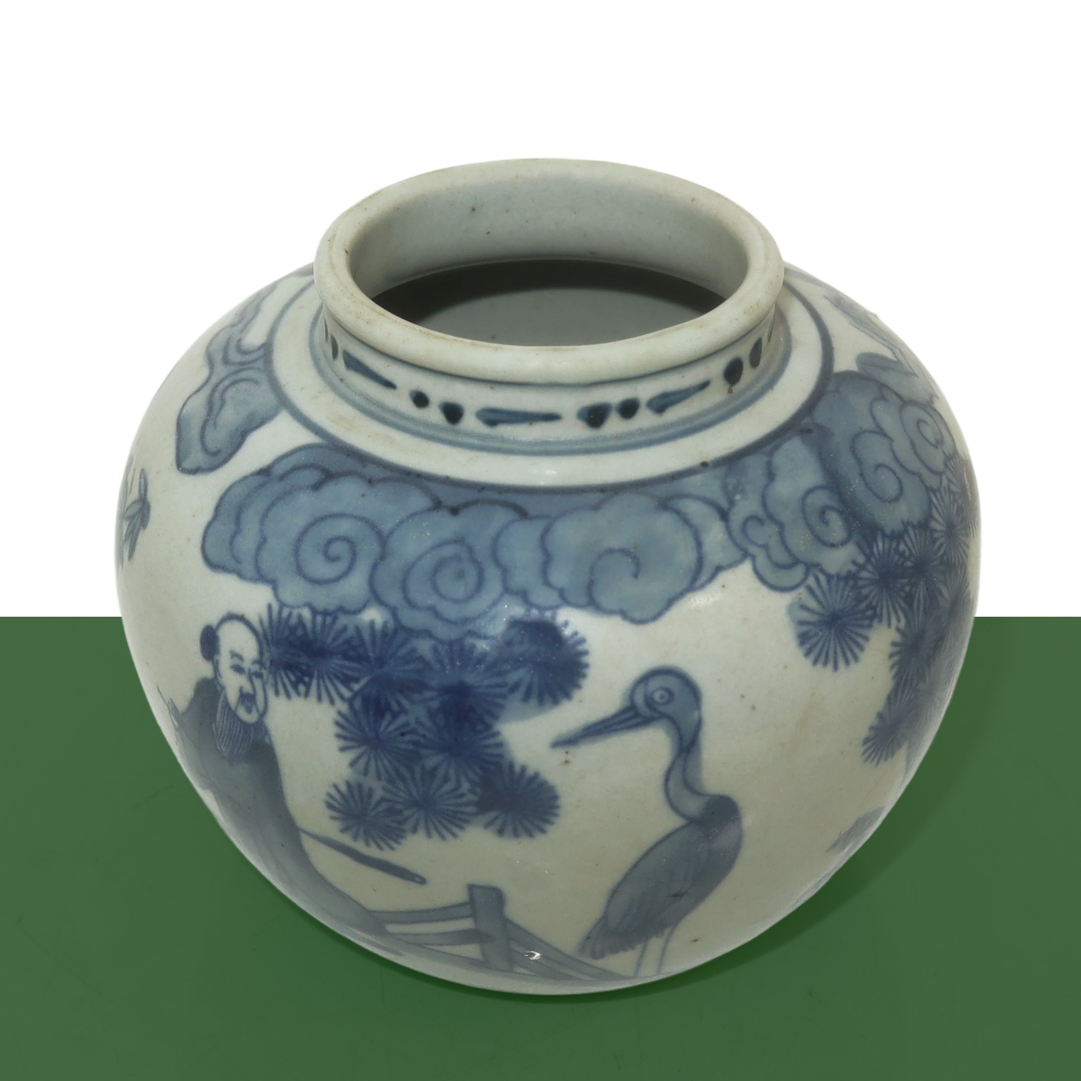 Vaso dipinto nei toni bianco e blu con personaggi