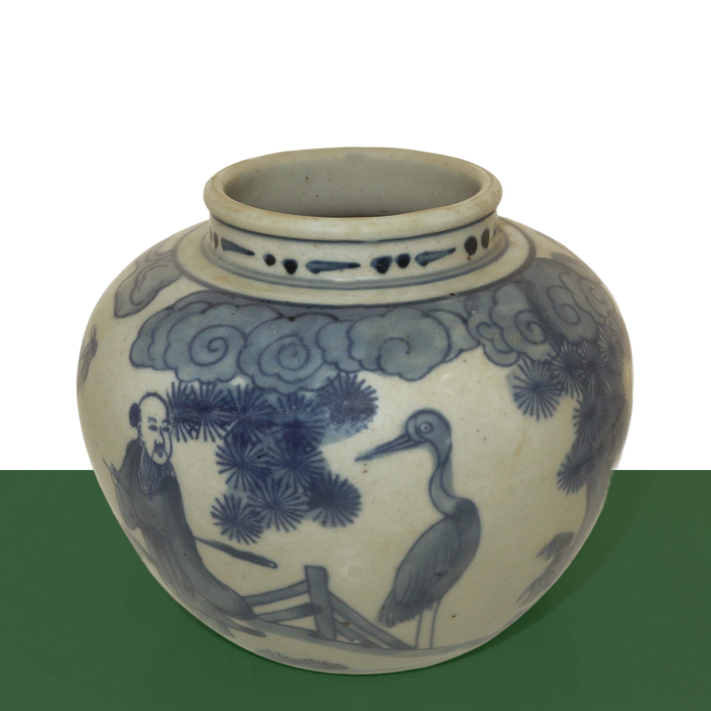 Vaso dipinto nei toni bianco e blu con personaggi