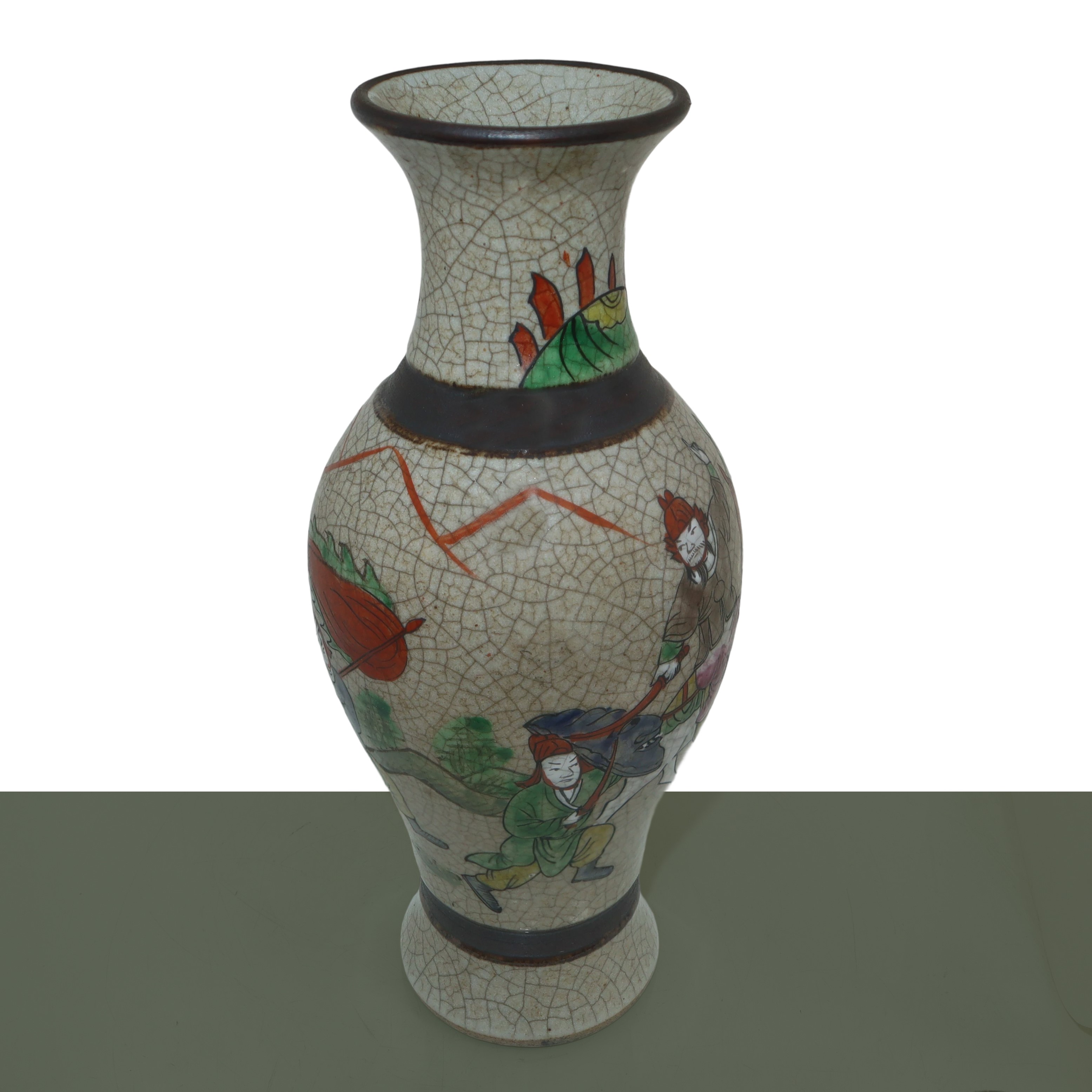 Coppia di vasi con decoro policromo raffigurante soldati