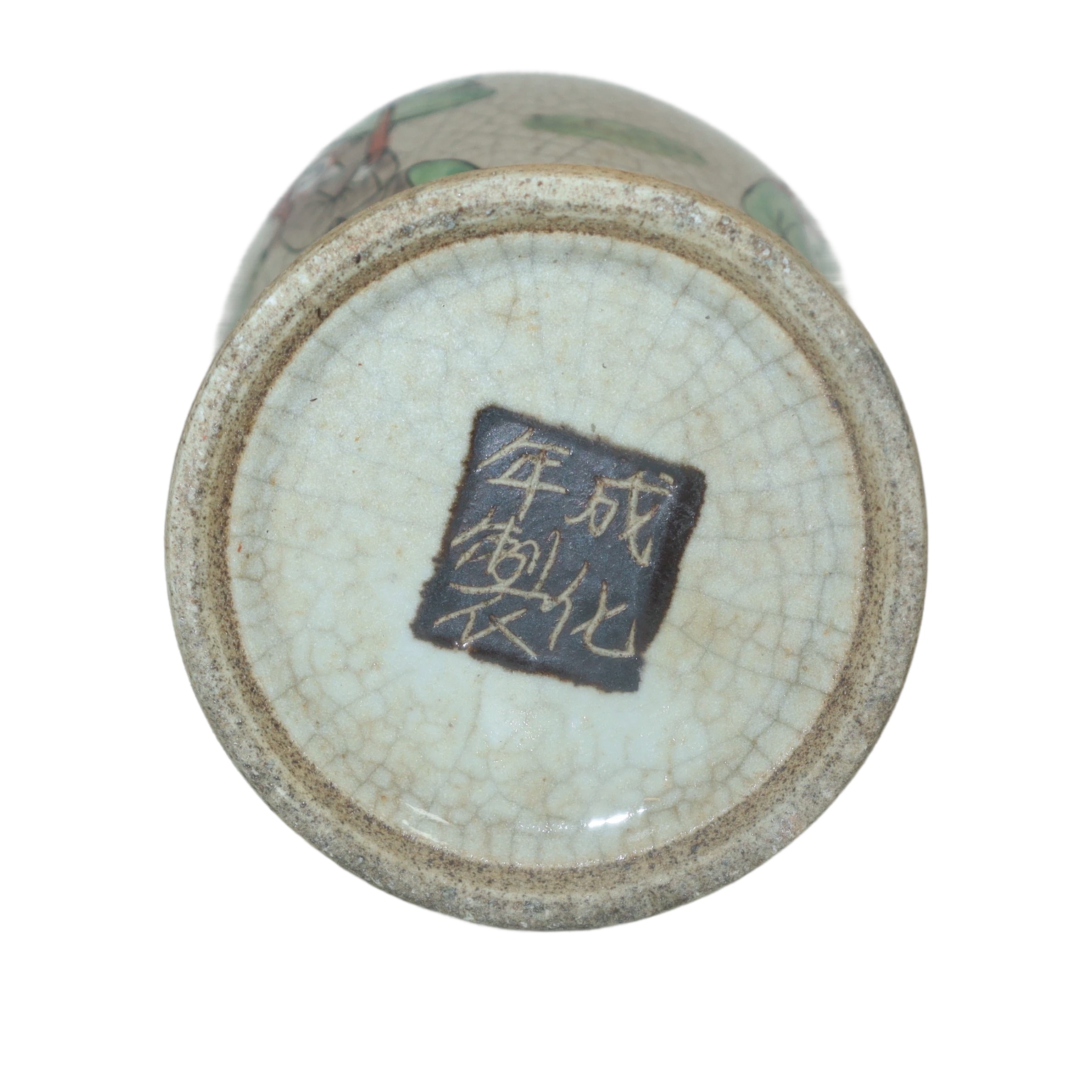 Coppia di vasi con decoro policromo raffigurante soldati