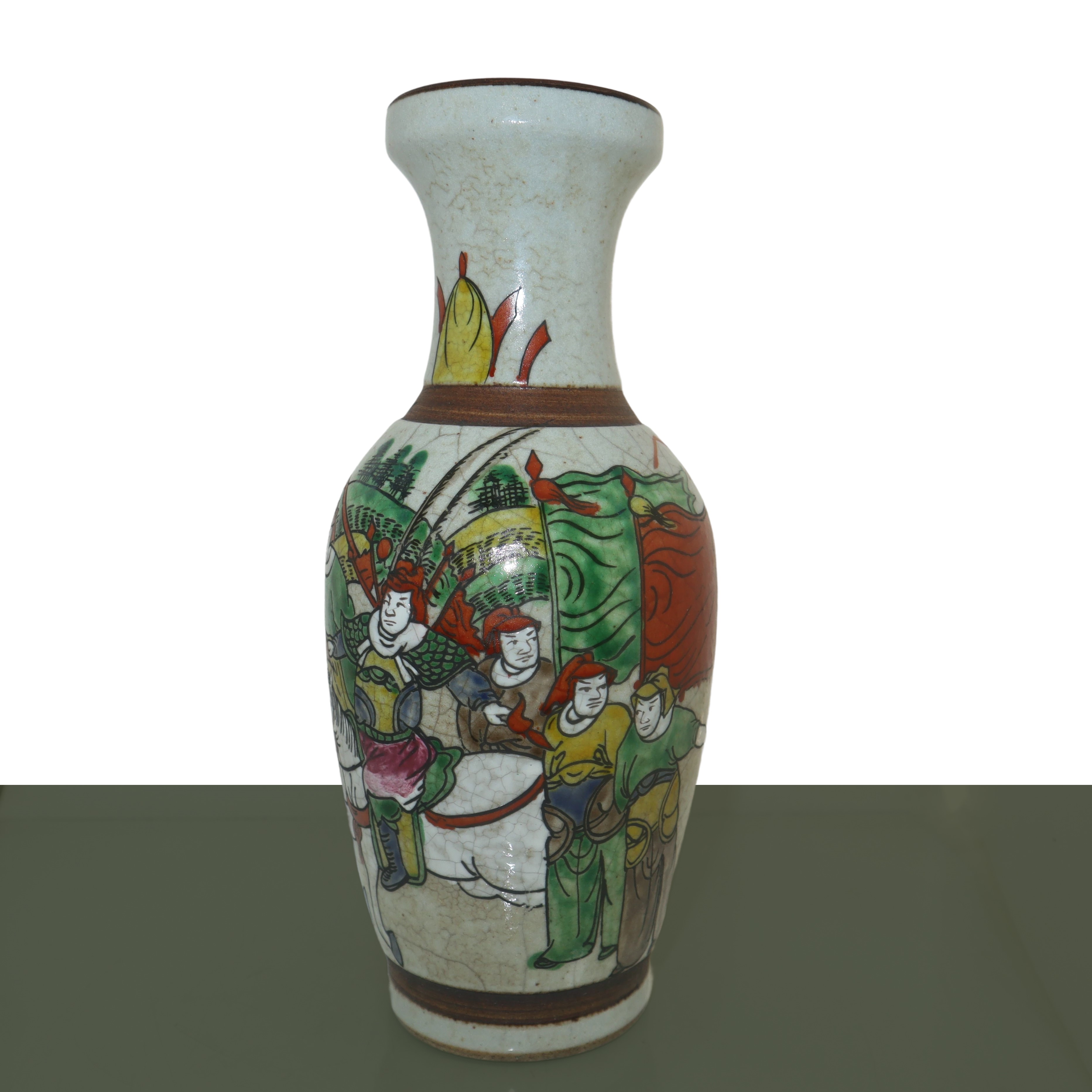 Coppia di vasi con decoro policromo raffigurante soldati