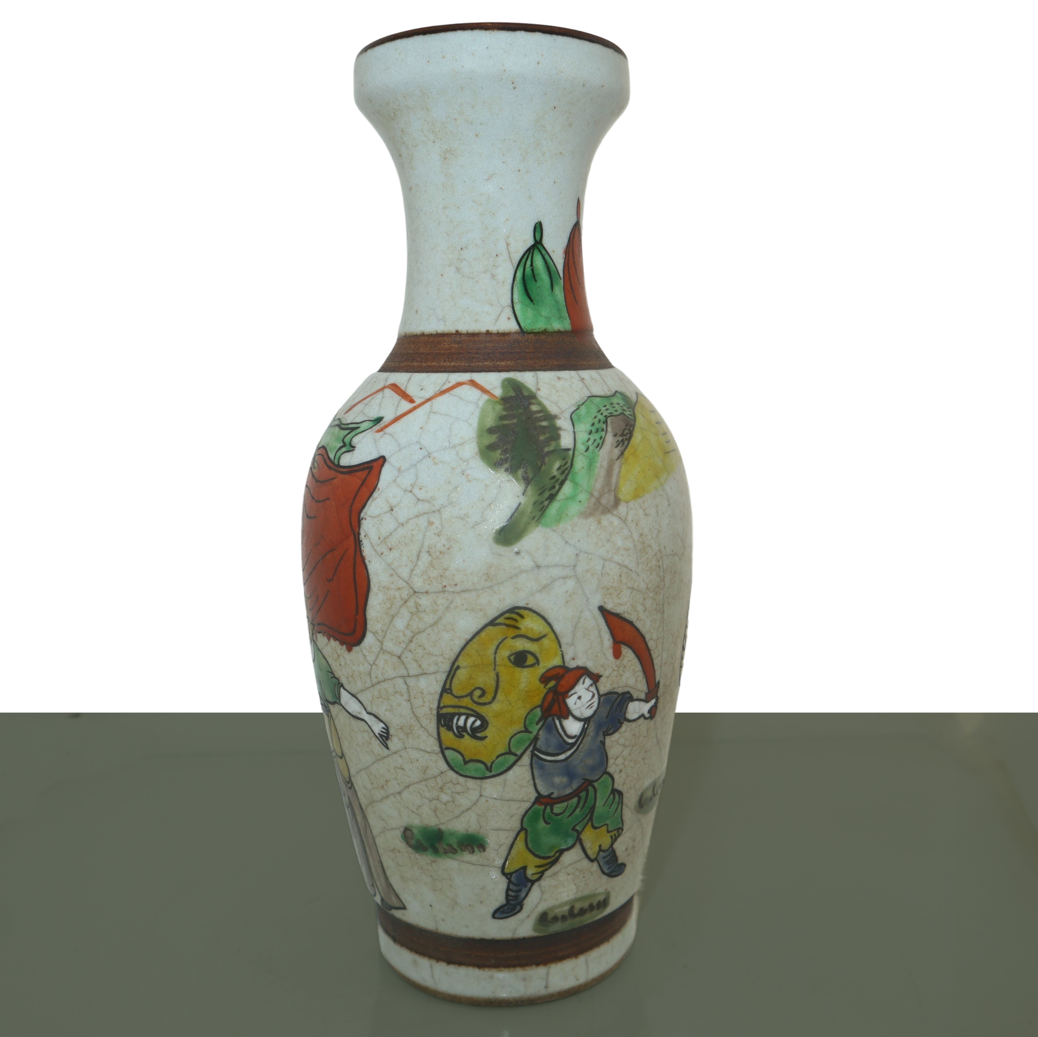 Coppia di vasi con decoro policromo raffigurante soldati