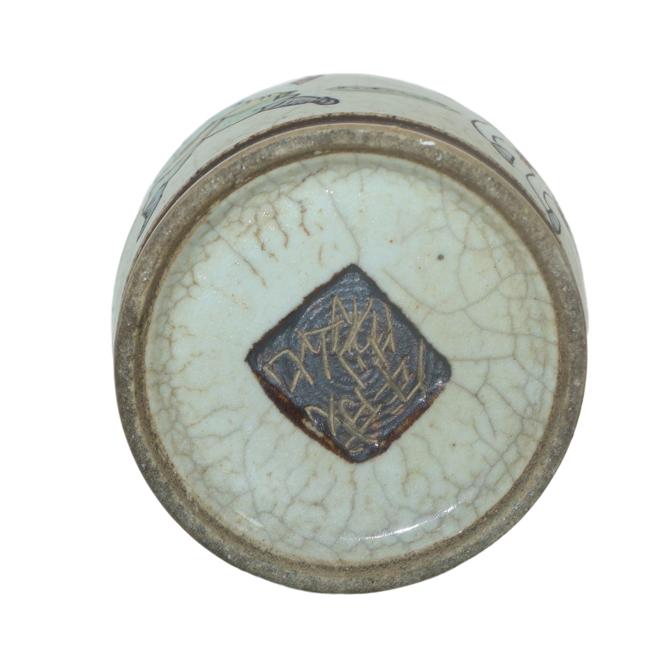 Coppia di vasi con decoro policromo raffigurante soldati