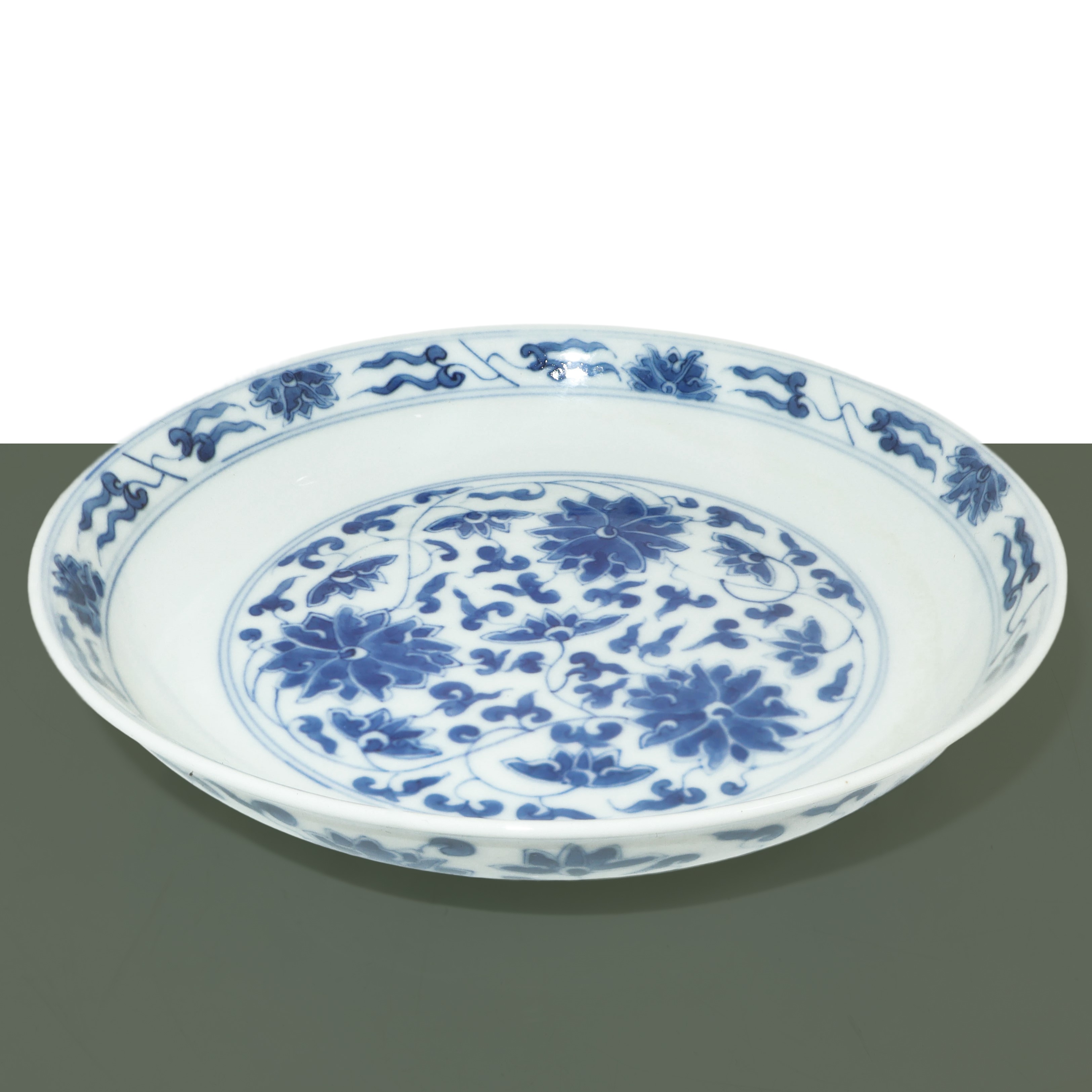 Coppia di piatti cinesi nei toni bianco e blu