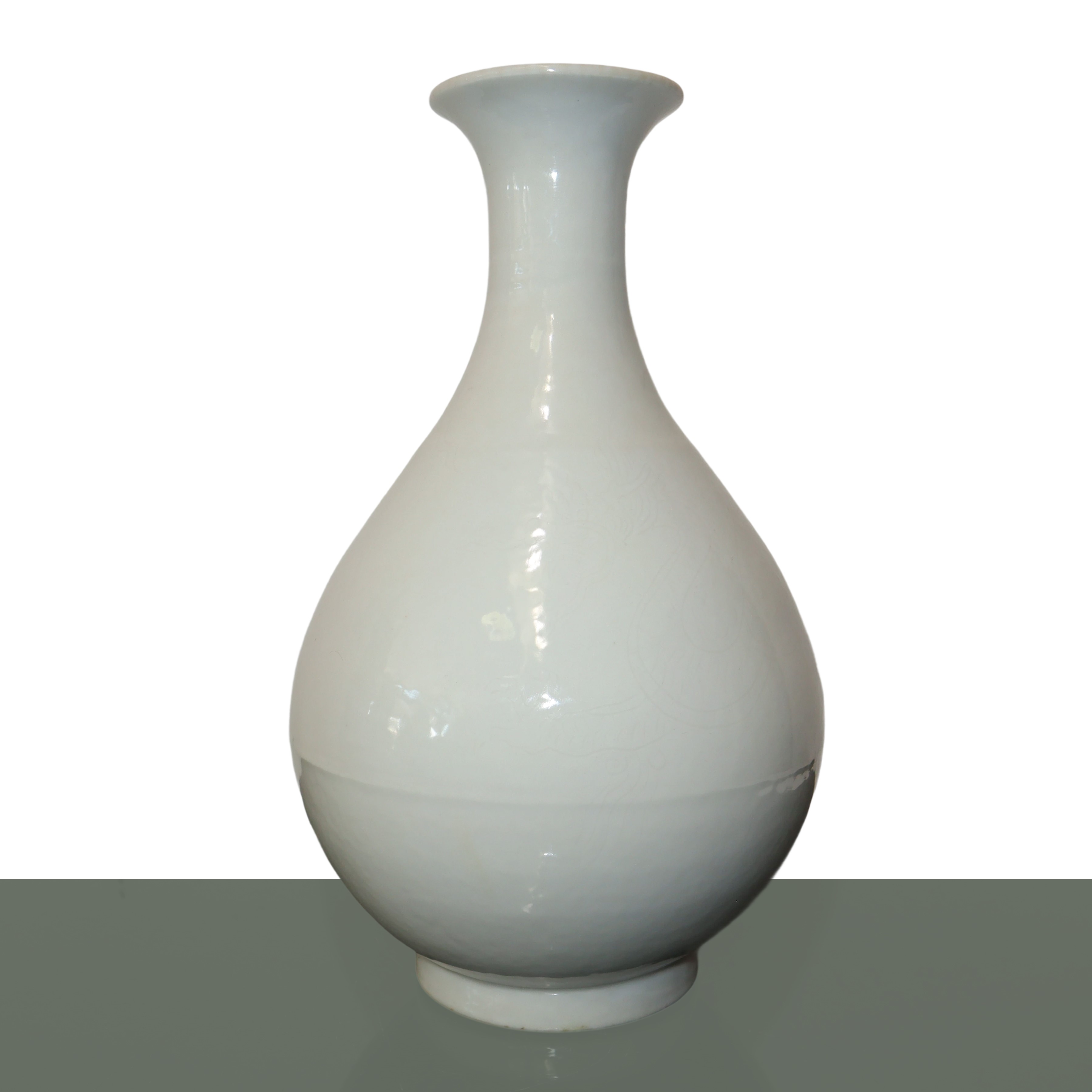 Vaso cinese in porcellana bianca