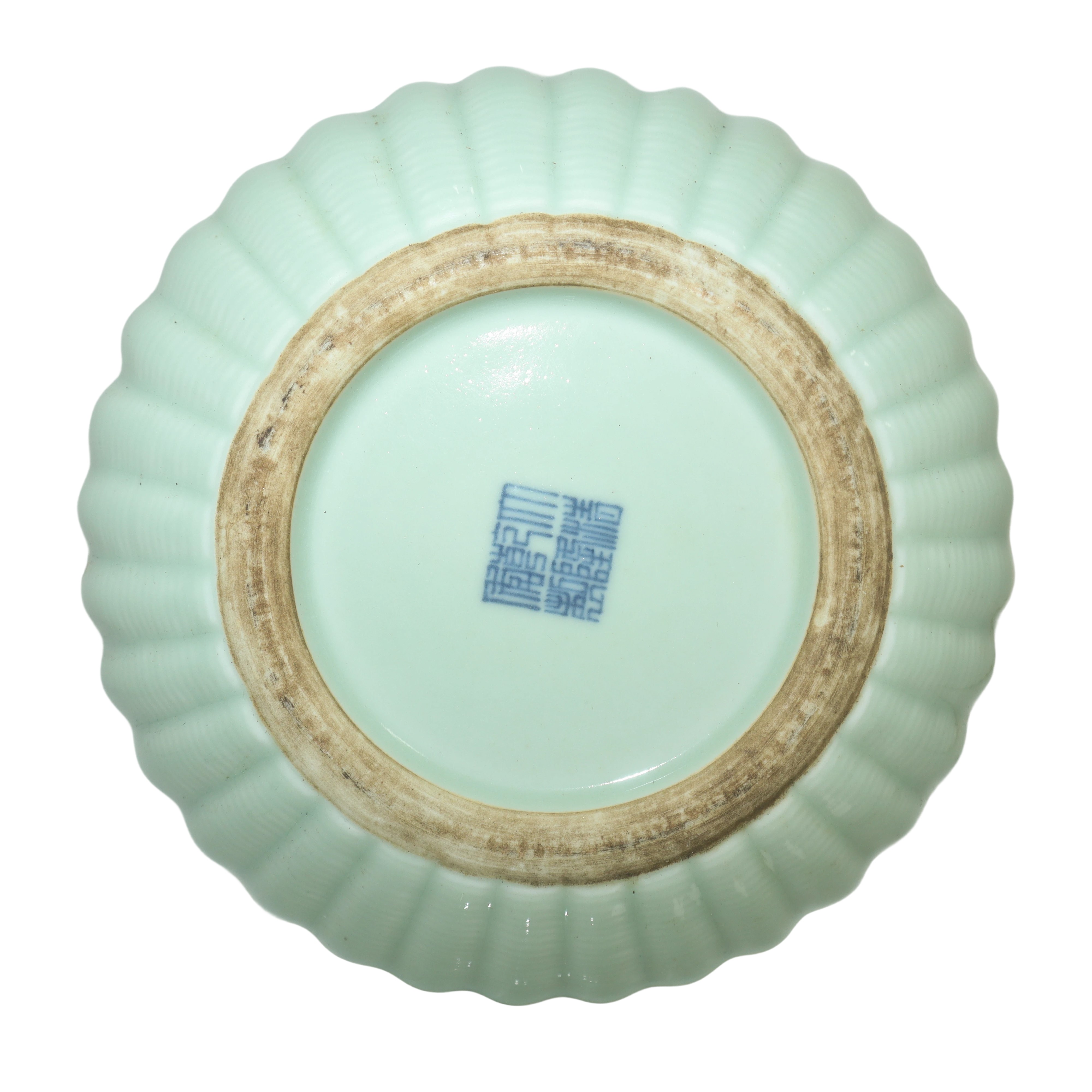 Vaso cinese con decori a forma di animali