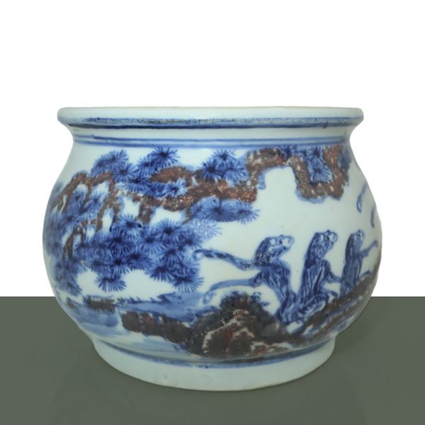Incense burner in blue and white tones with figures
