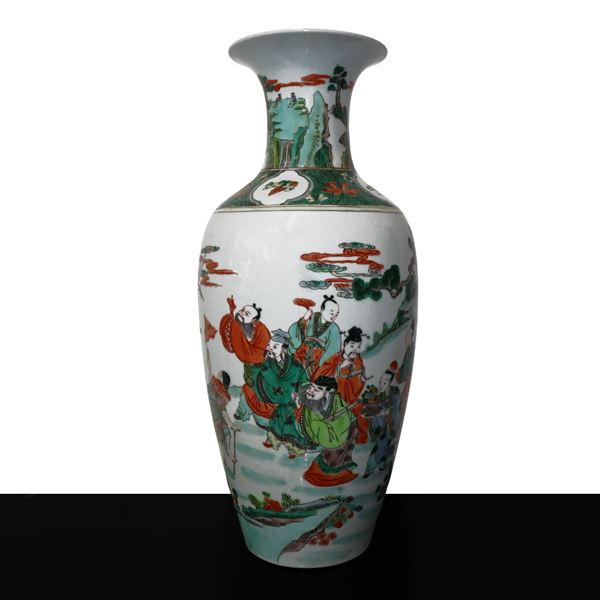 Vaso cinese in porcellana decorato con scene di grande valore storico