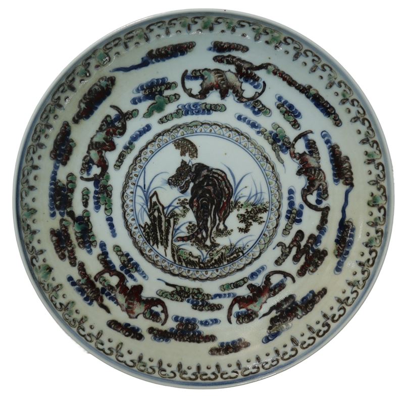 Piatto cinese in porcellana cn tigre al centro e decori