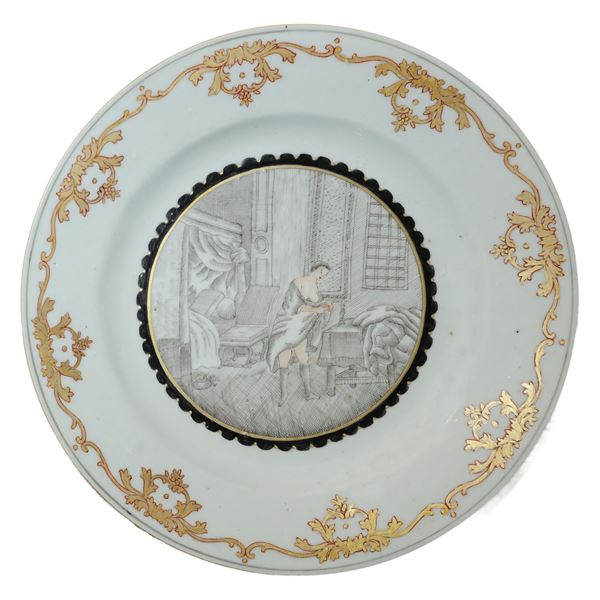 Piatto in porcellana cinese con decori lungo in bordo, con raffigurazione giovane donna