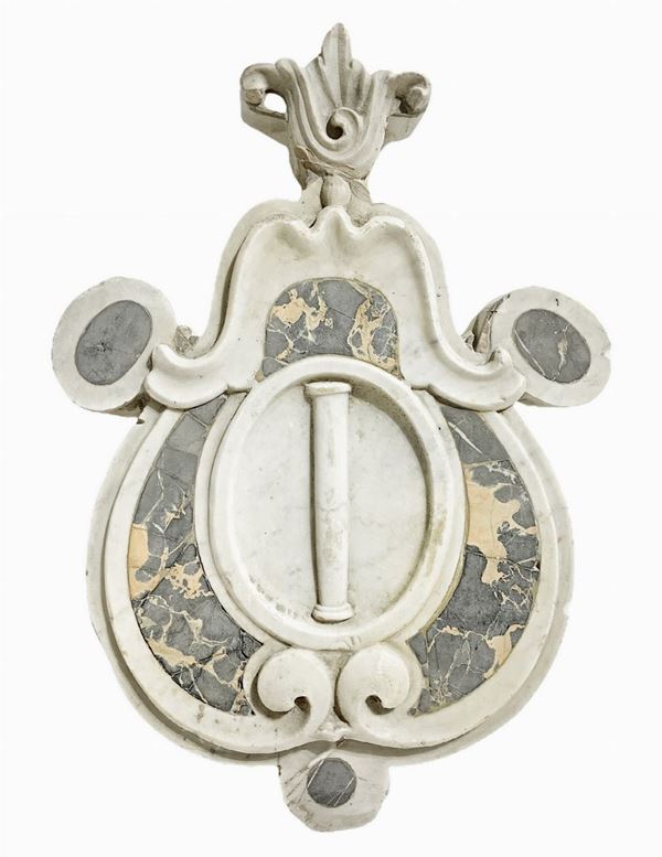 Heraldic frieze in white marble and gray-veined Sicilian jasper, XVIII century. Small gluing. H 60 cm, width cm 45