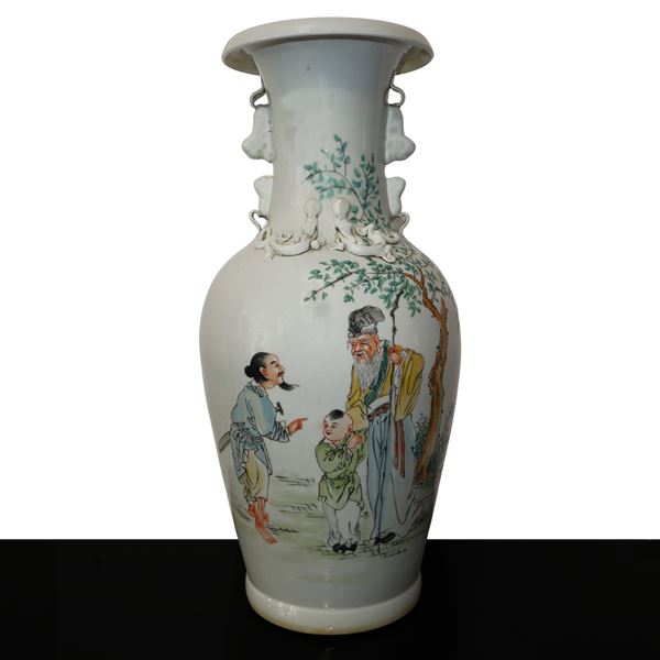 Vaso cinese Qian Jiang con decorazione a rilievo sul collo e raffigurazione di scene di vita sul fronte