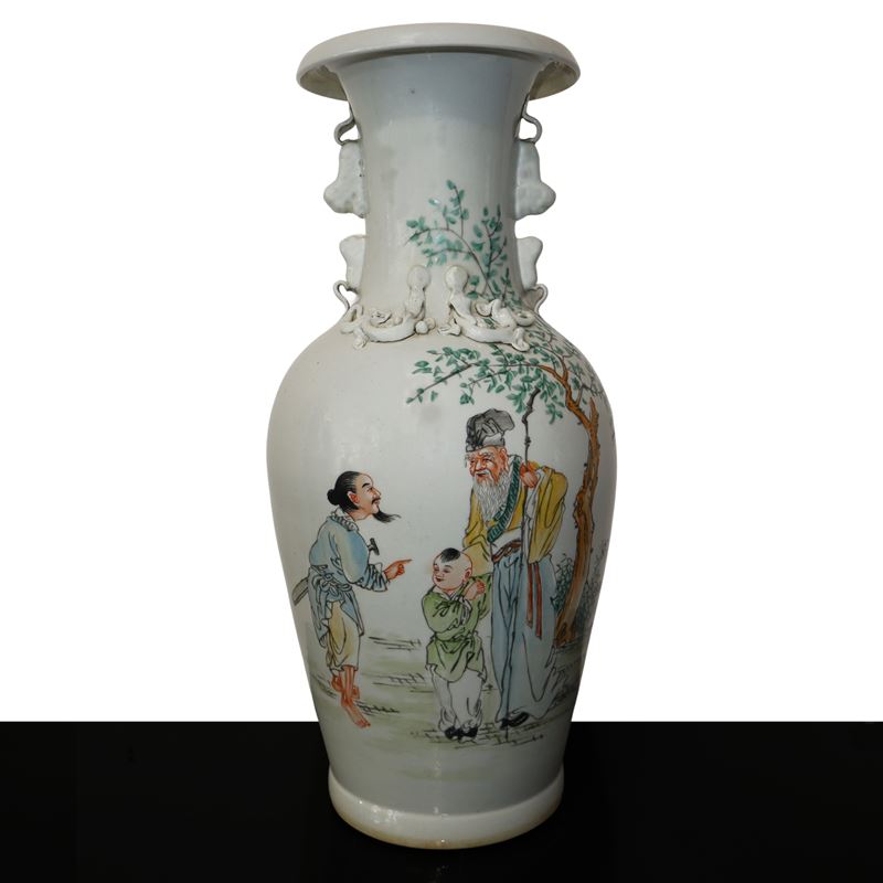 Vaso cinese Qian Jiang con decorazione a rilievo sul collo e raffigurazione di scene di vita sul ...